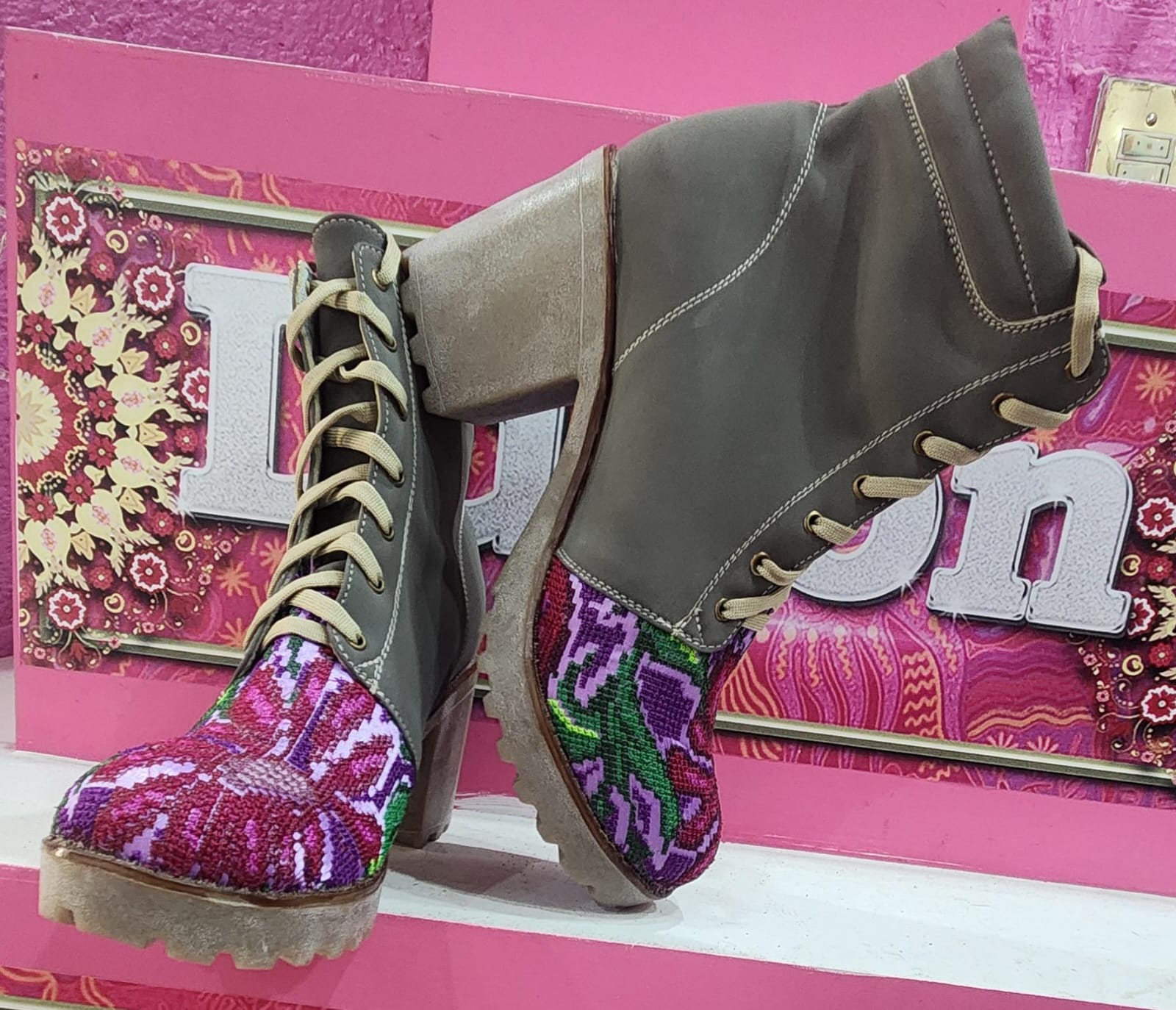 Rudi Botines de tacón bordados Grises 
