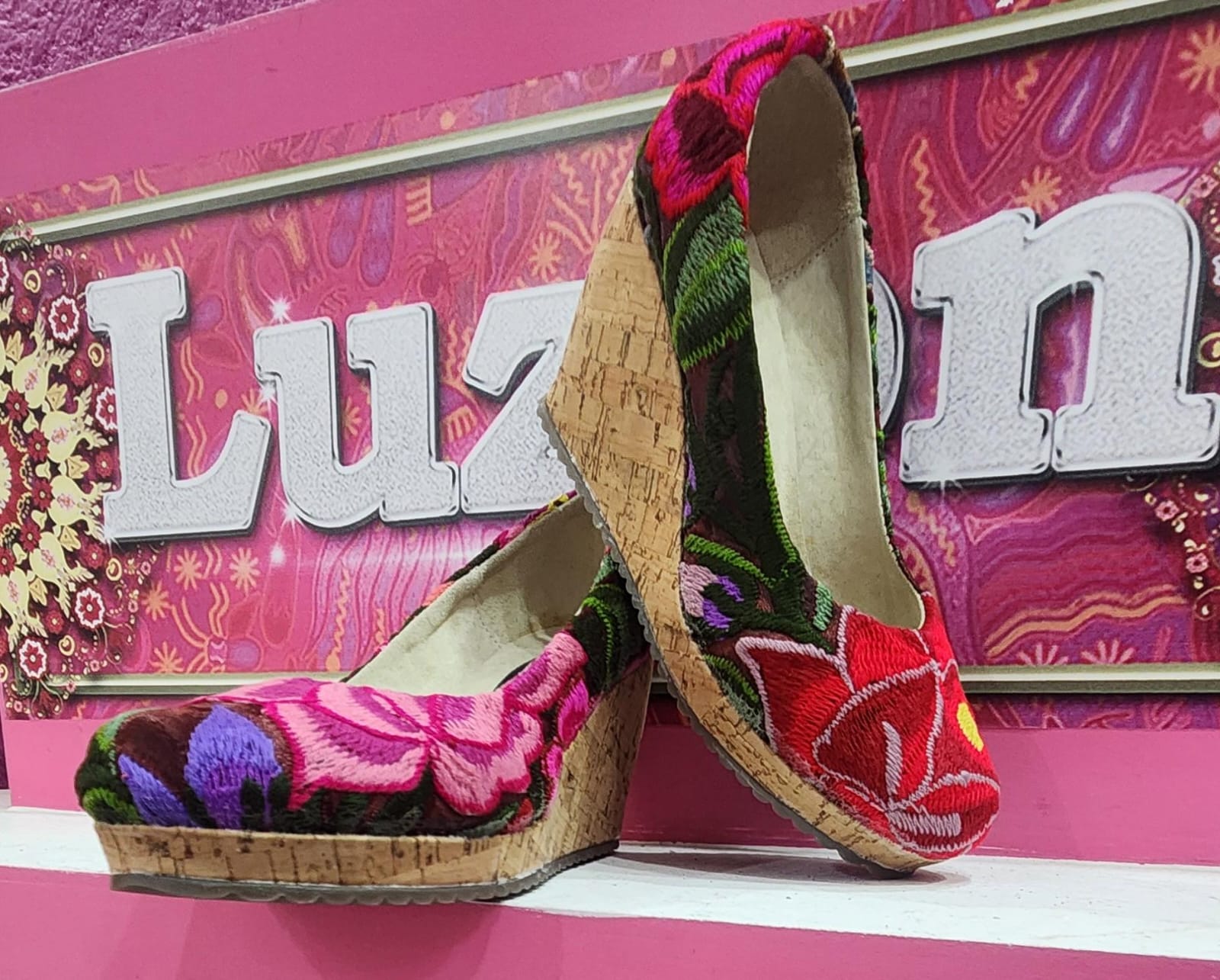 Zapatos de tacón Corcho bordados