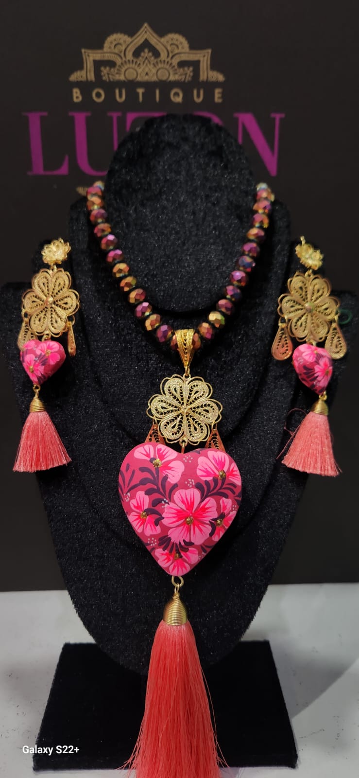 Conjunto de collar y aretes artesanales Filigrana y Copal
