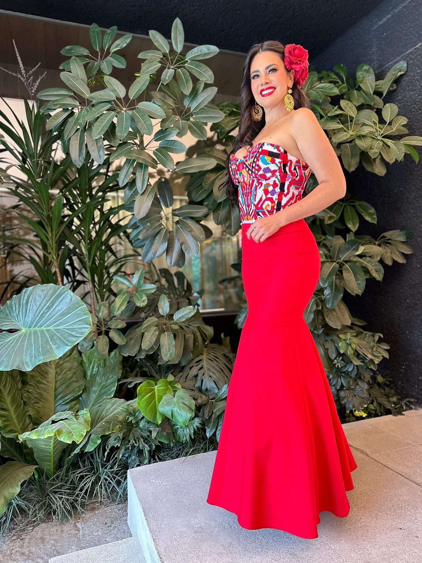 Vestido Chinanteco Elegante de Dos Piezas Corte Sirena