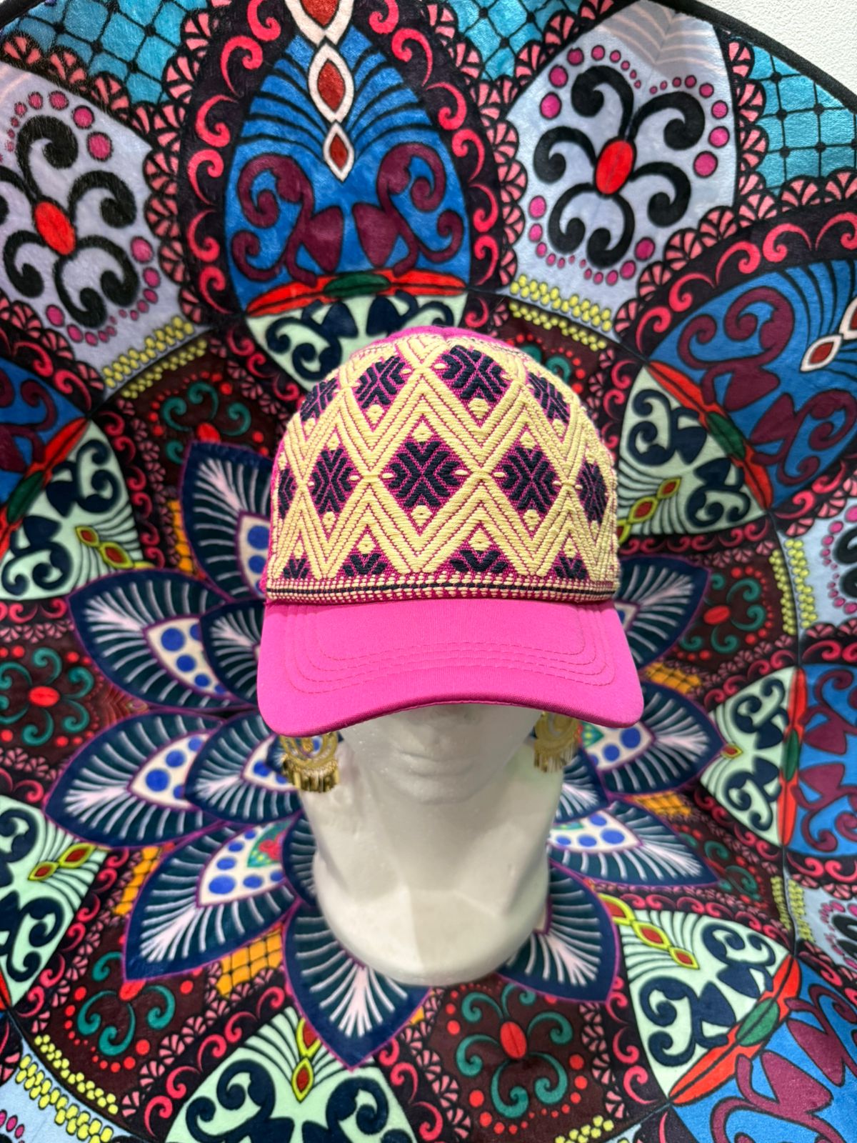 Gorra con bordado artesanal chiapaneco