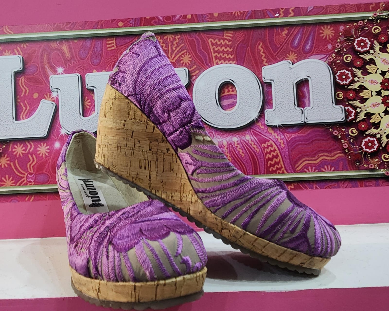 Zapatos de tacón Corcho bordados