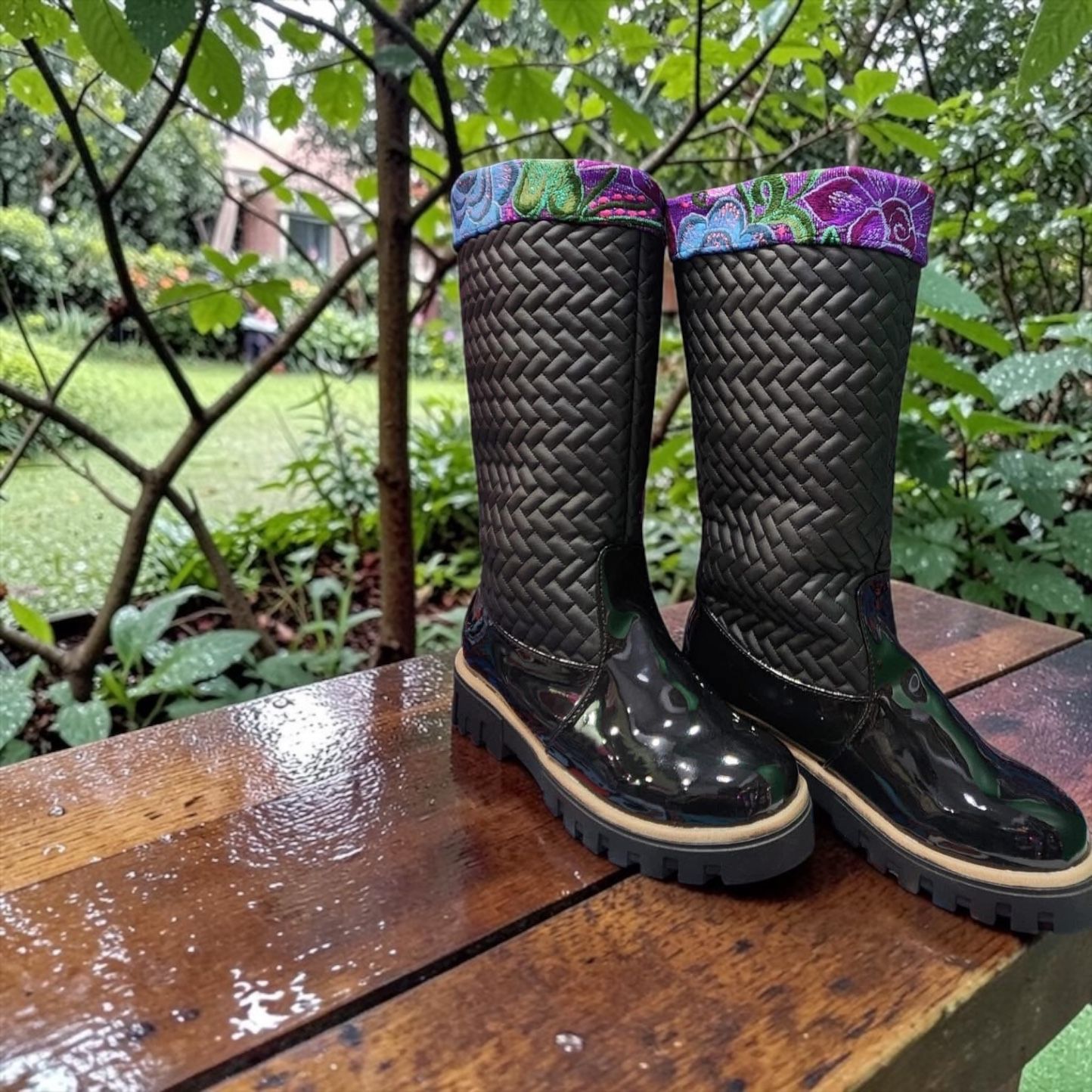 Botas Negras de Lluvia con Bordado