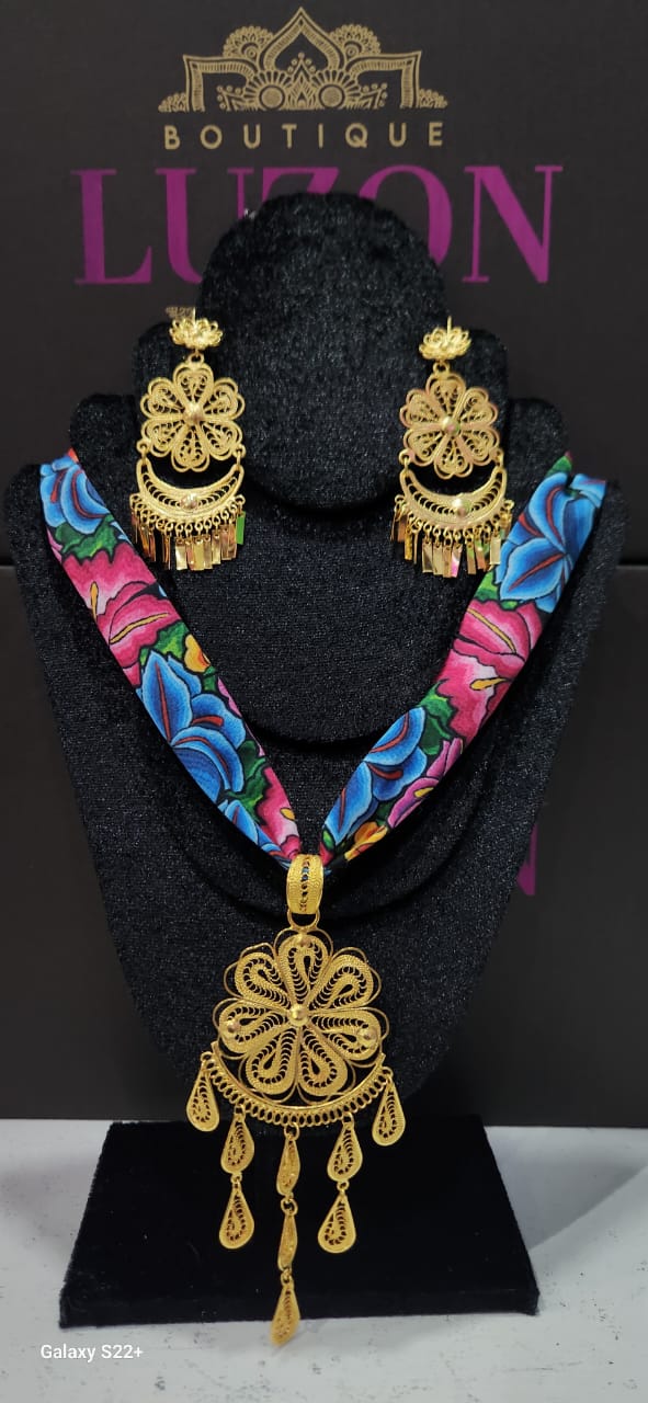 Conjunto de aretes y dije en Filigrana