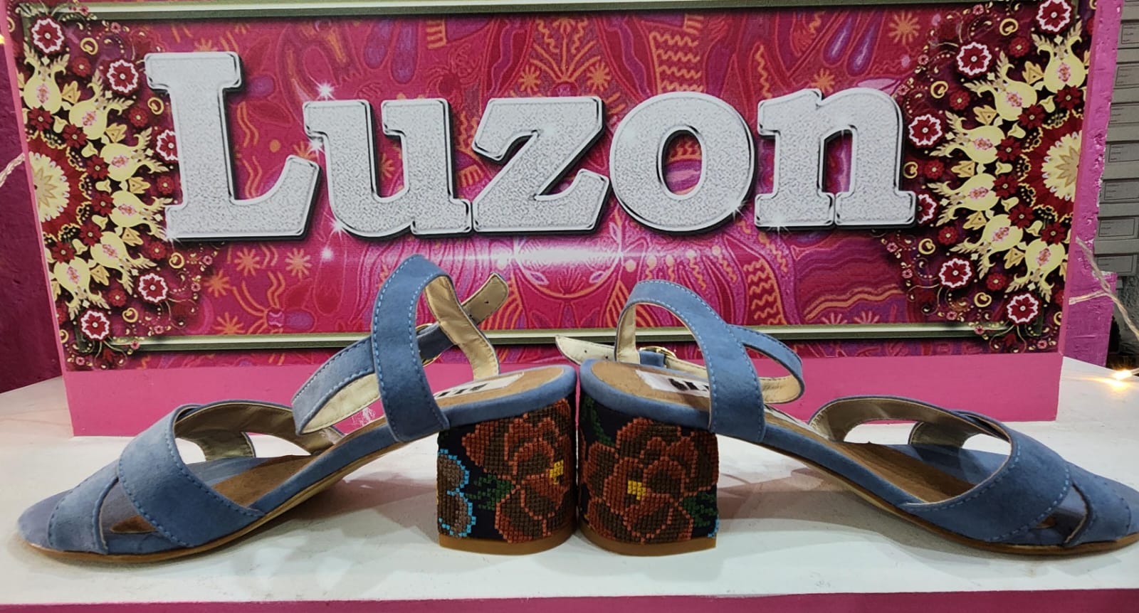 Sandalias artesanales azules