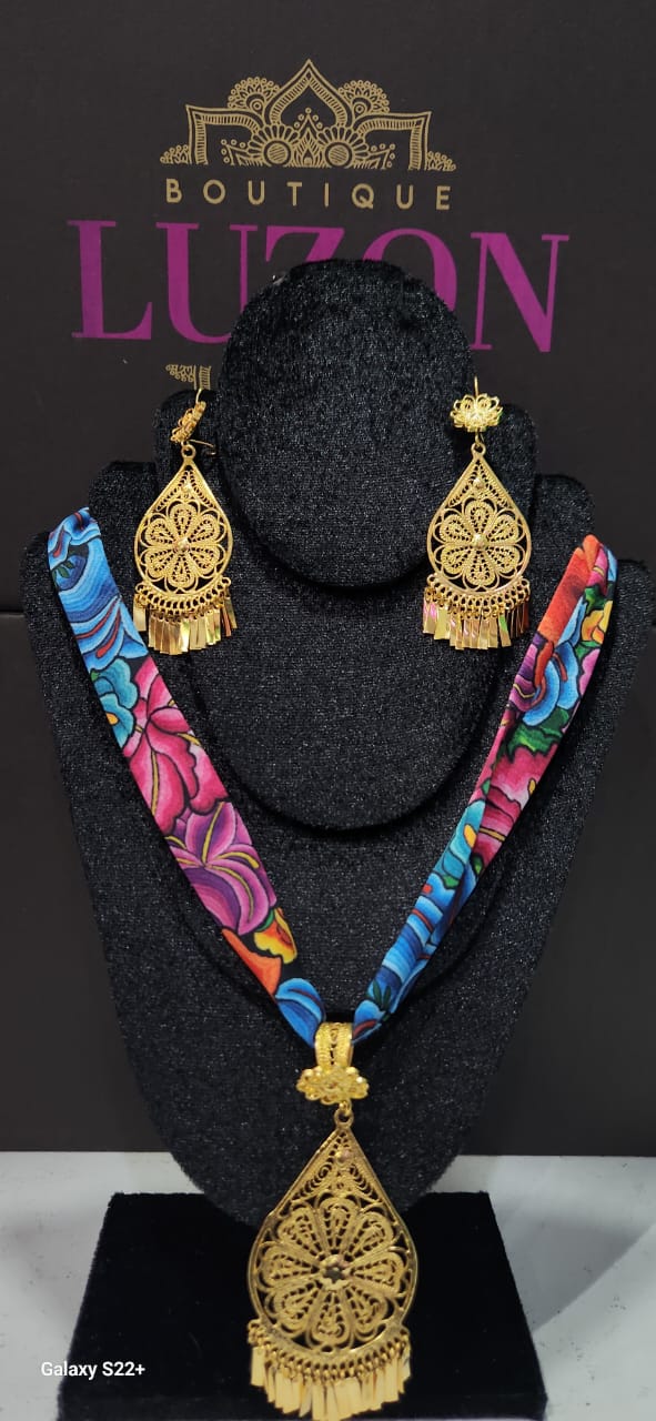Conjunto de aretes y dije en Filigrana