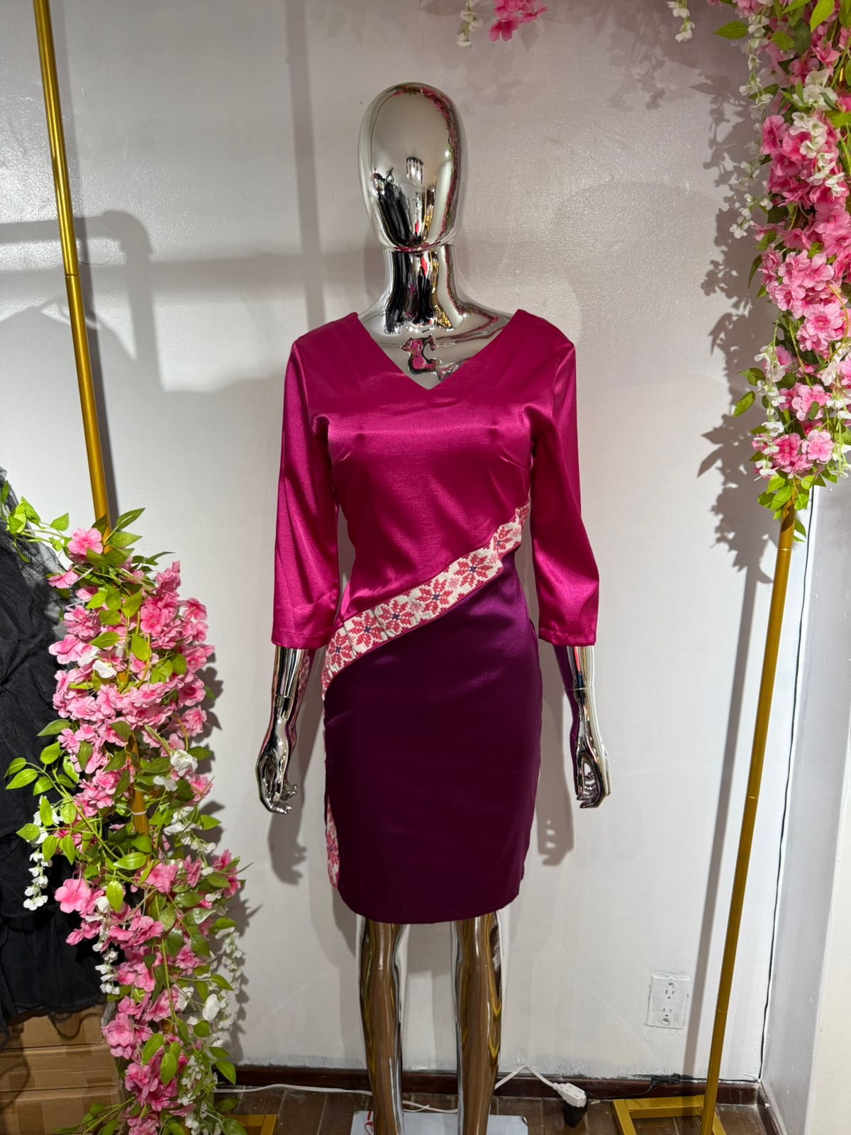 Vestido  con Bordado Chinanteco en Morado y Rosa