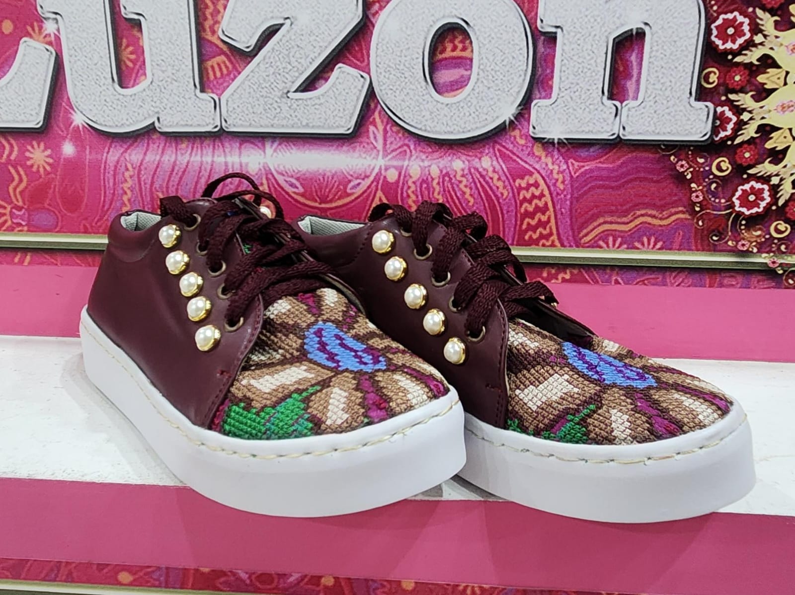 Tenis Perla Artesanales Bordados Vino