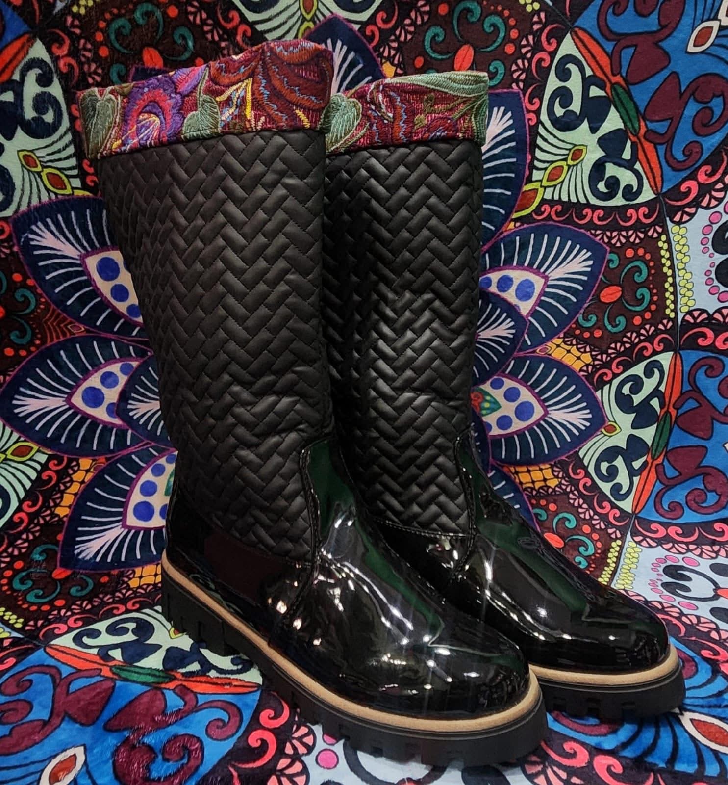 Botas Negras de Lluvia con Bordado