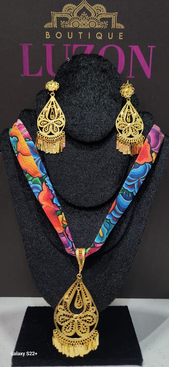 Conjunto de aretes y dije en Filigrana