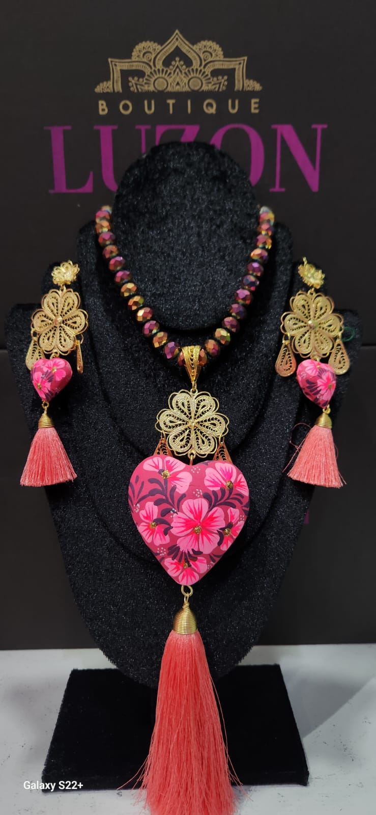 Conjunto de collar y aretes artesanales Filigrana y Copal