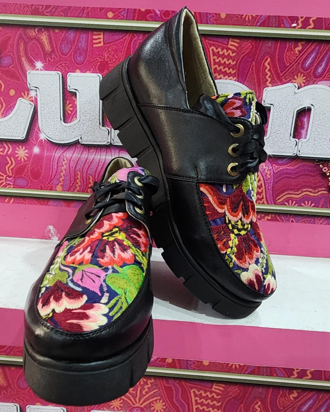 Zapatos Bostoniano con Bordado Floral