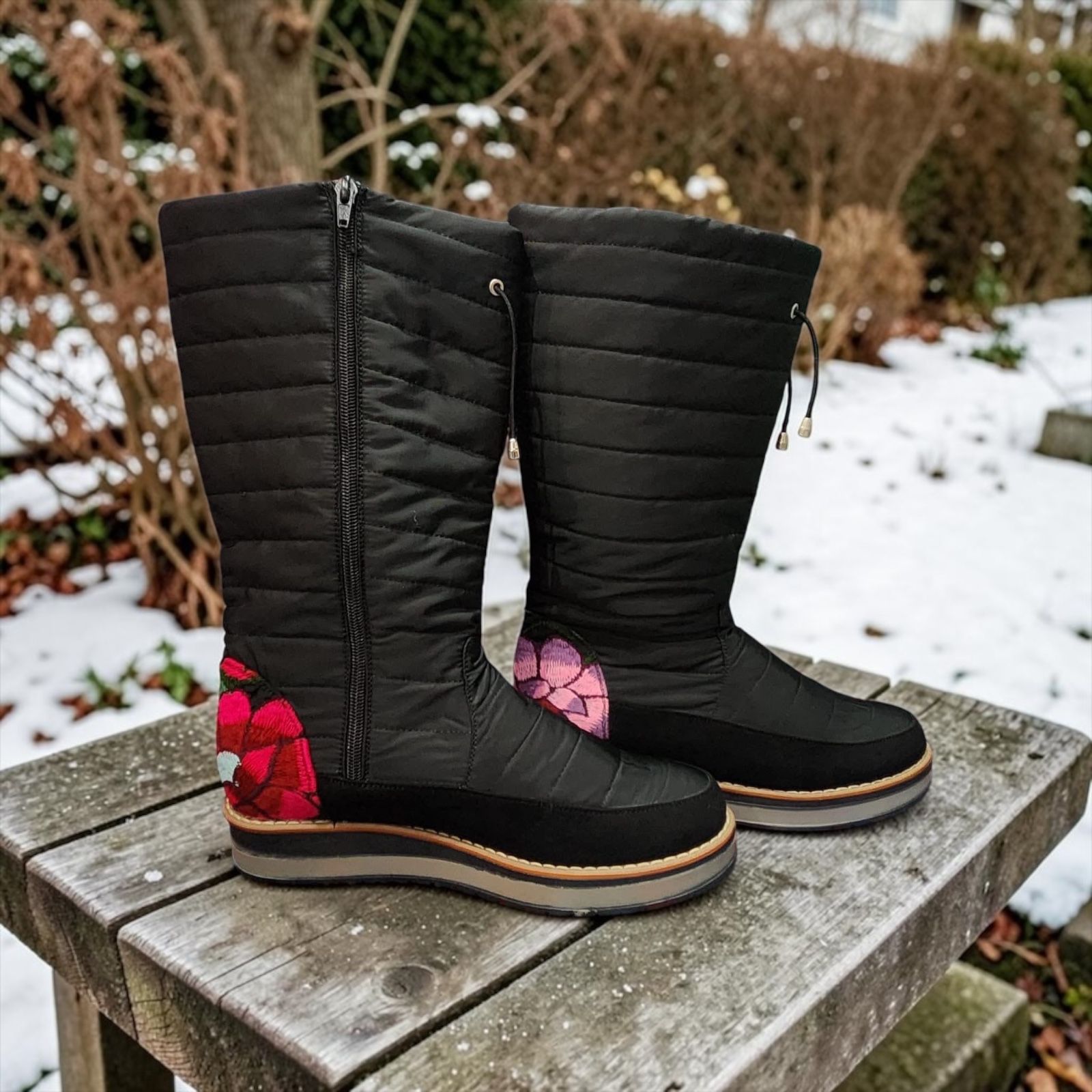 Botas acolchadas con bordado