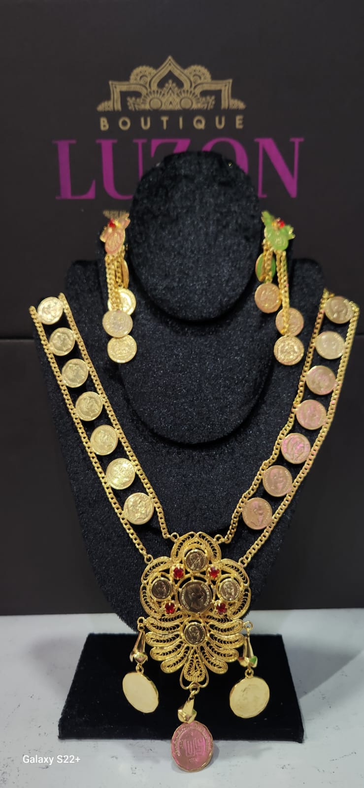 Collar tradicional dorado en Filigrana