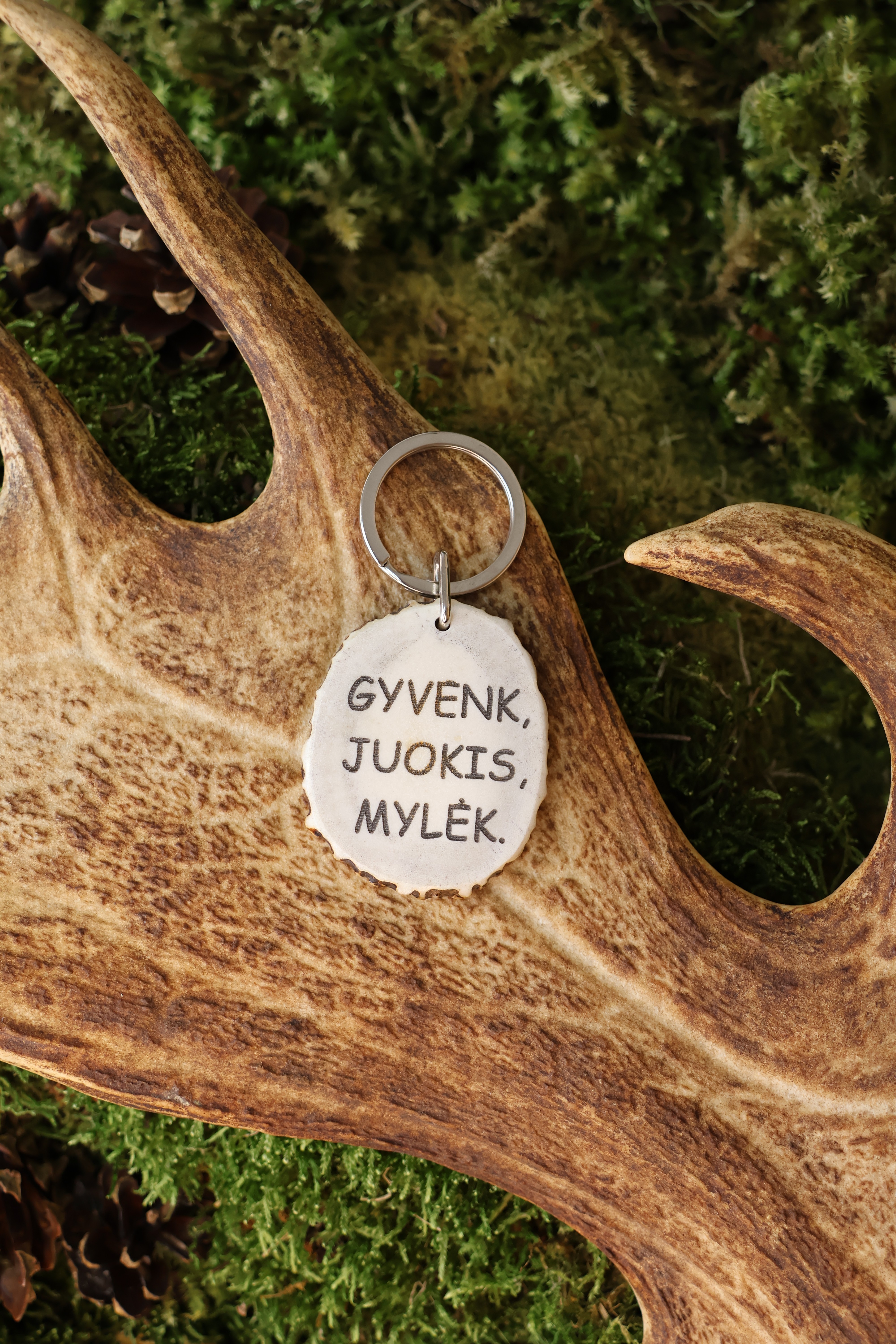 Raktų pakabukas "GYVENK, JUOKIS, MYLĖK"