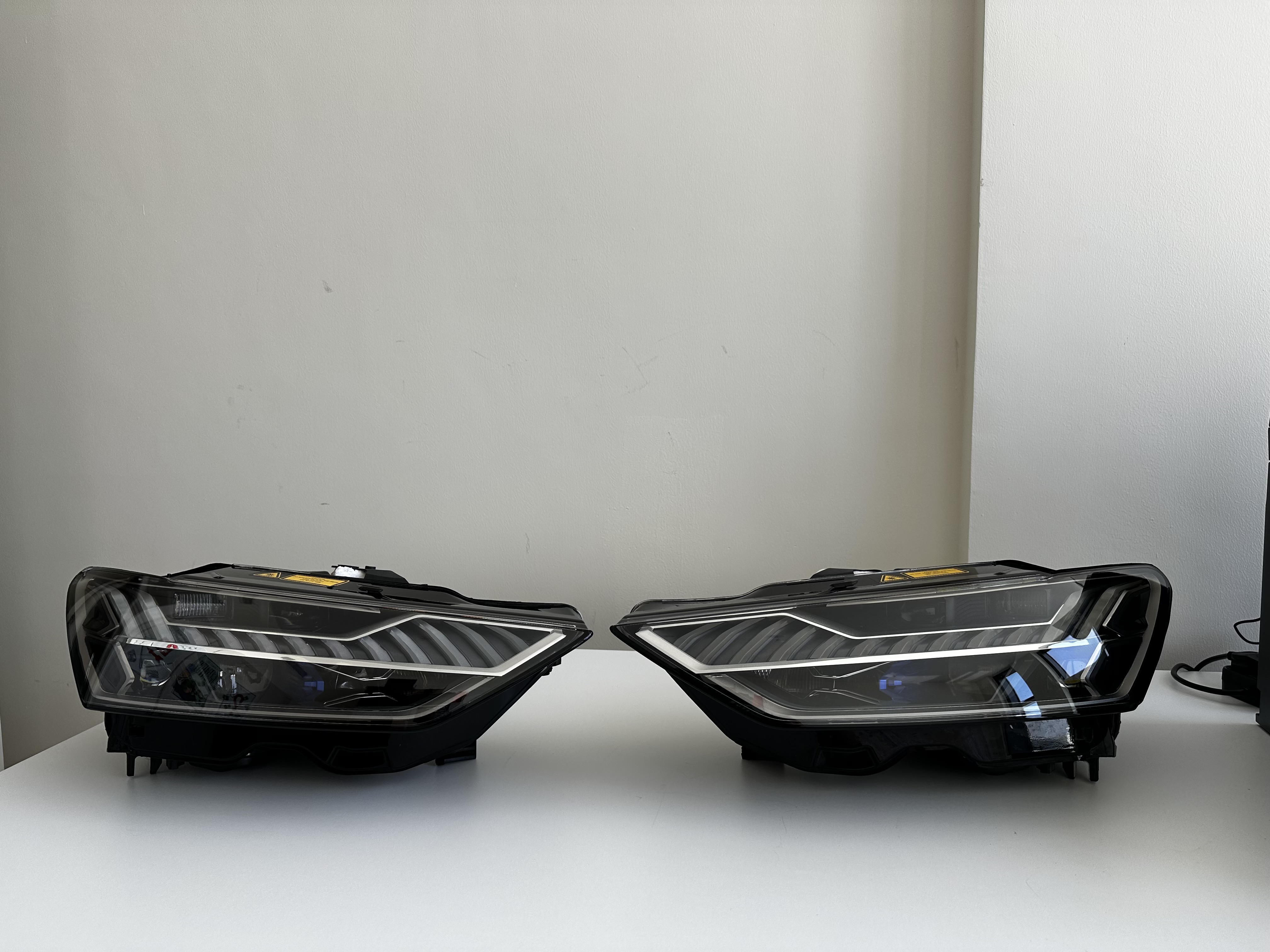 Farol Esquerdo Matrix Laser-LED Audi A7 / S7 / RS7 (4KA)