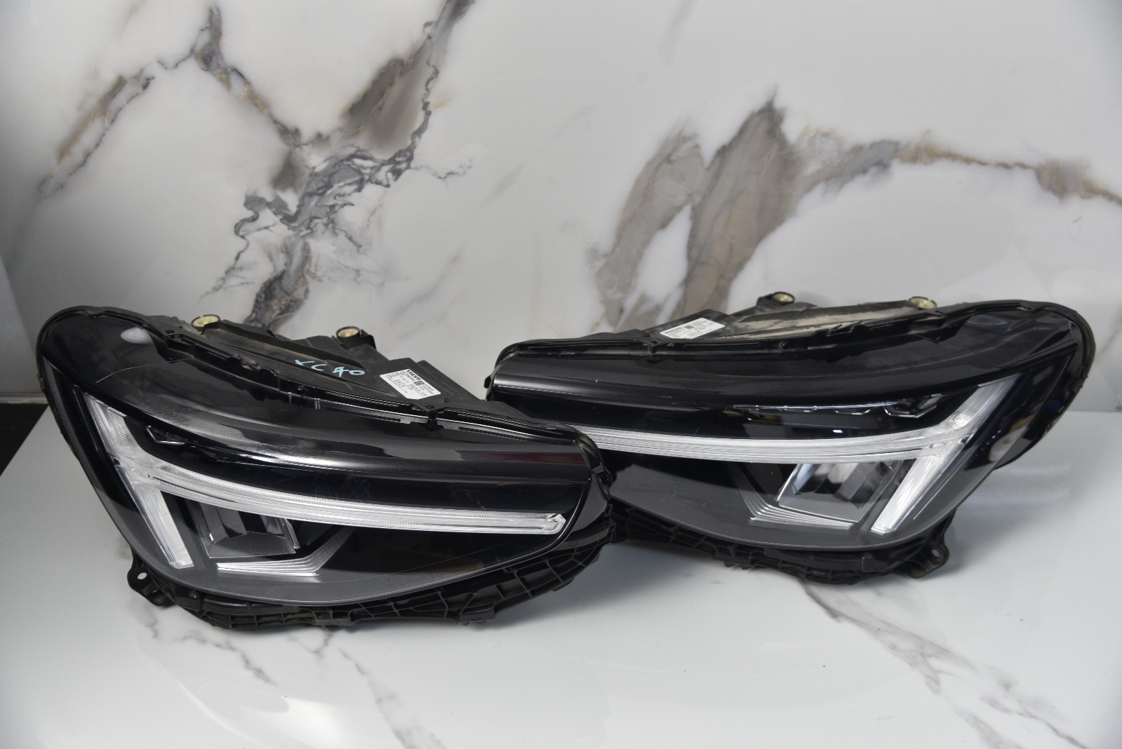 Farol Dianteiro Direito LED Volvo XC40 (X01) (2018–2023)