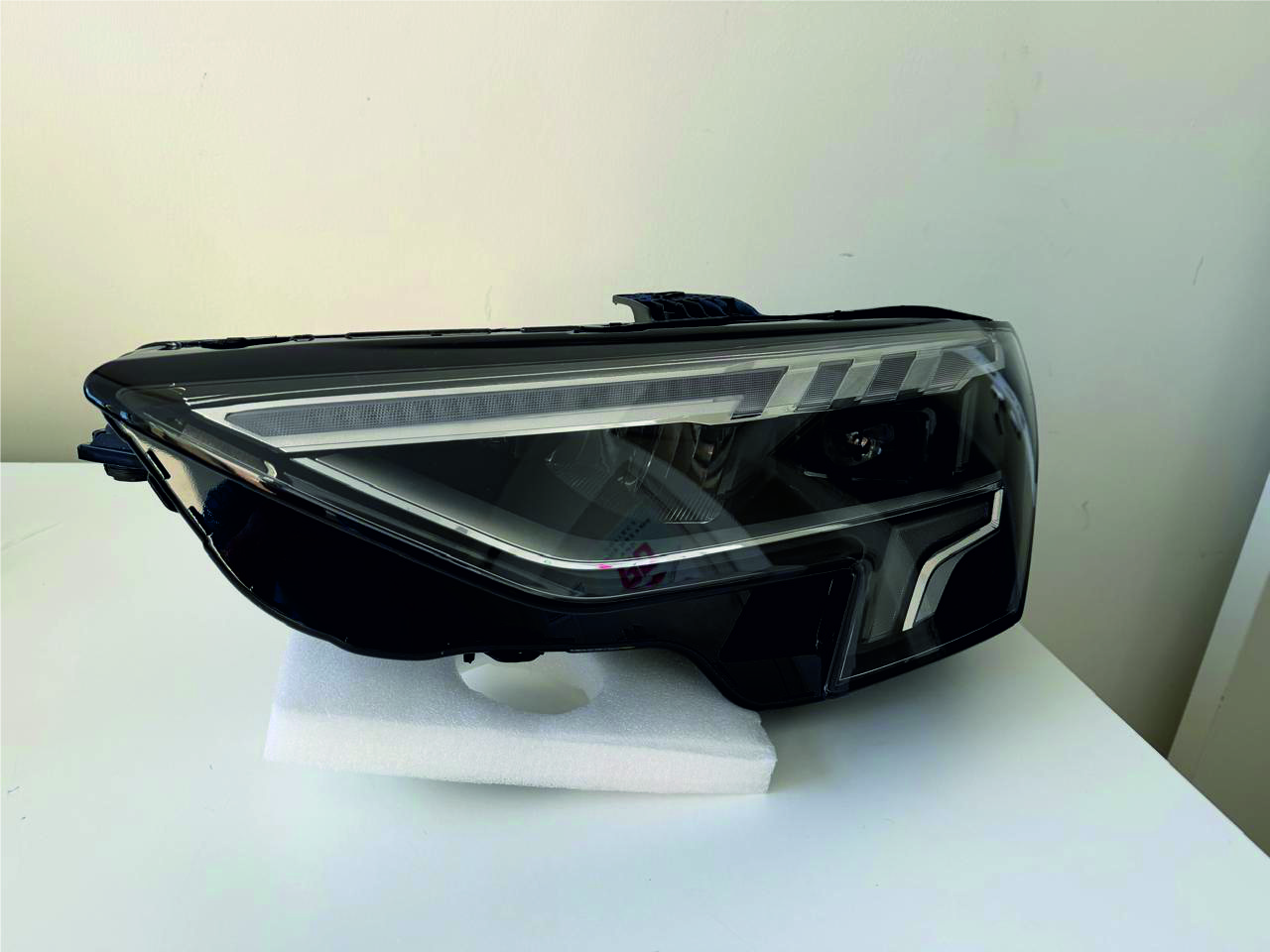 Farol Dianteiro Esquerdo LED Audi A3