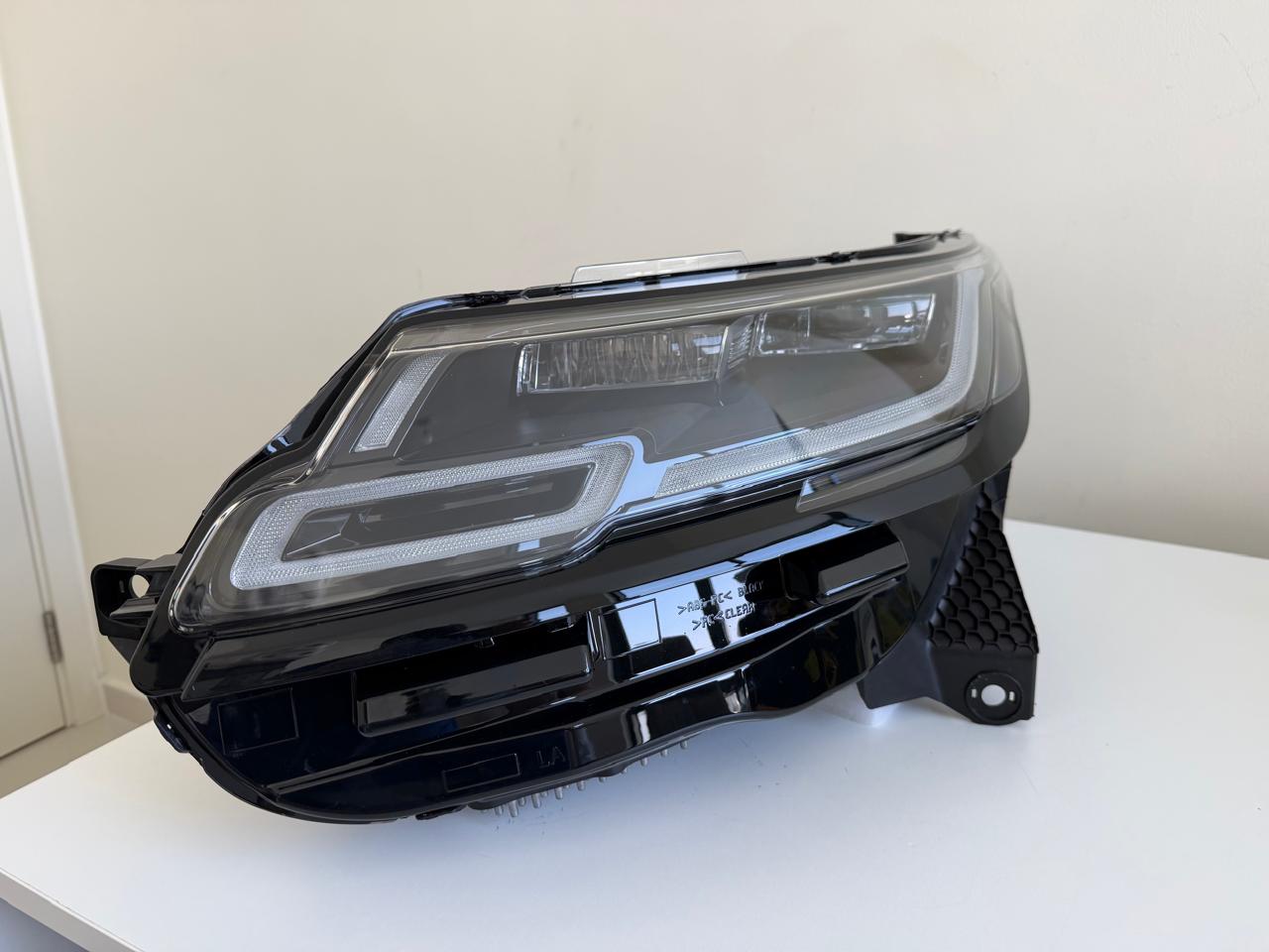 Farol Dianteiro Esquerdo LED / Matrix AFS Range Rover Velar (L560)