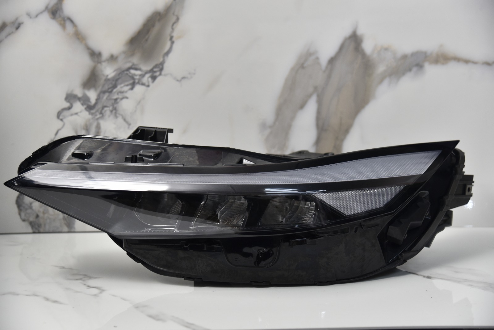 Faróis Dianteiros Hyundai Elantra 2021–2024 – /LED