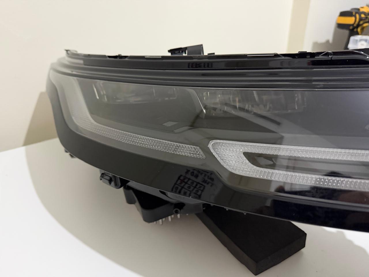 Farol Dianteiro Esquerdo LED Land Rover Range Rover Evoque II (L551)