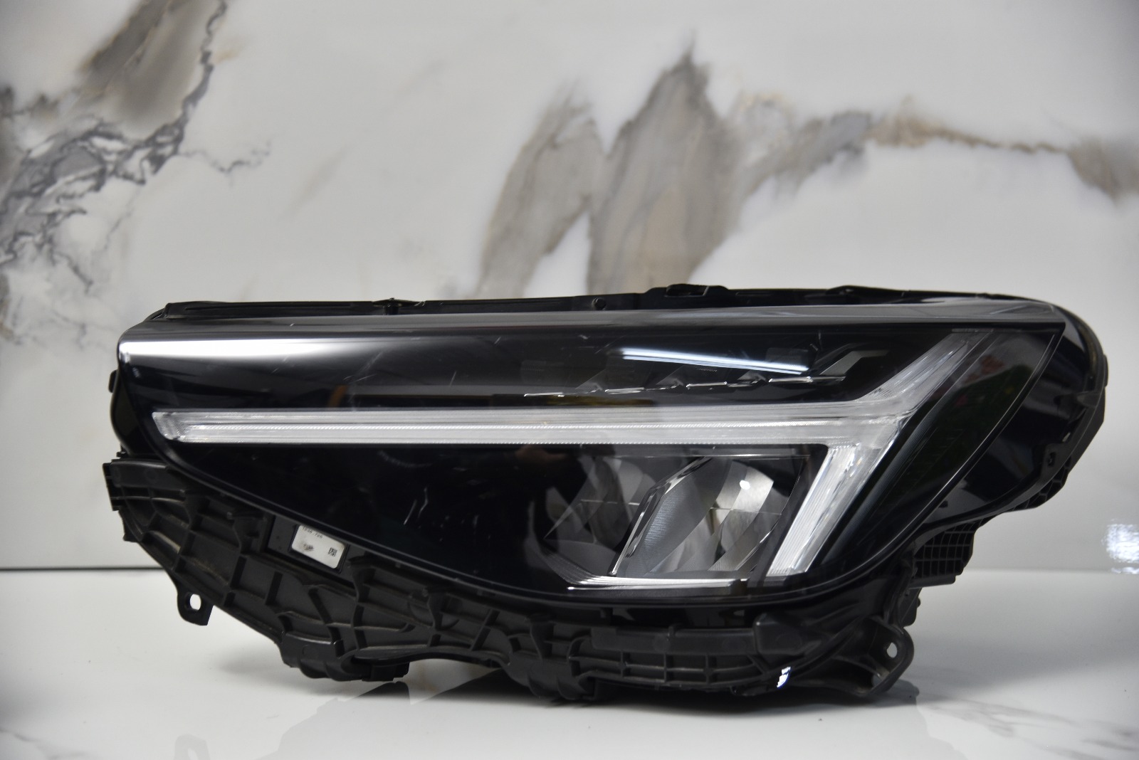 Farol Dianteiro Esquerdo LED Volvo XC40 (X01) (2018–2023)