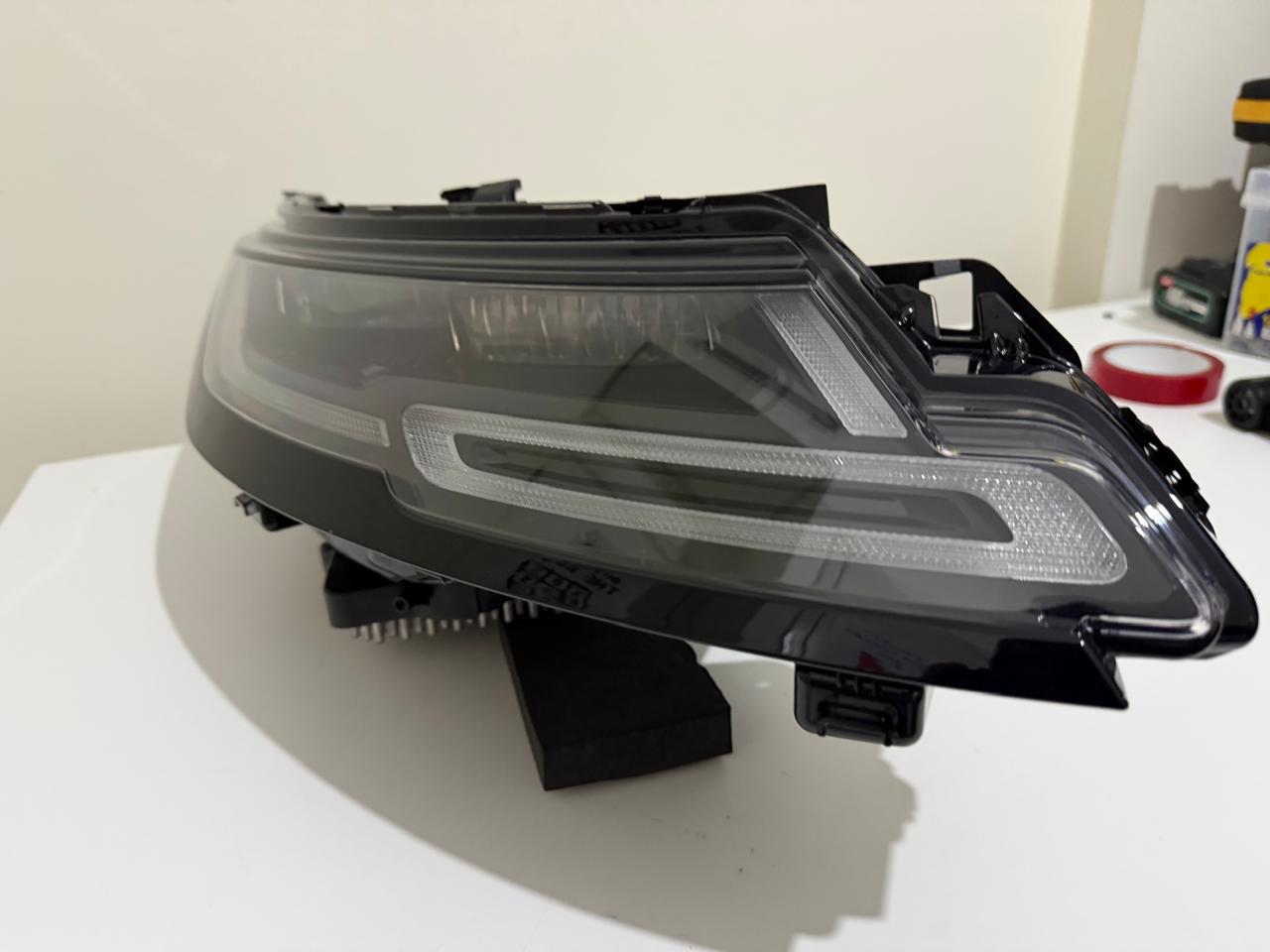 Farol Dianteiro Esquerdo LED Land Rover Range Rover Evoque II (L551)