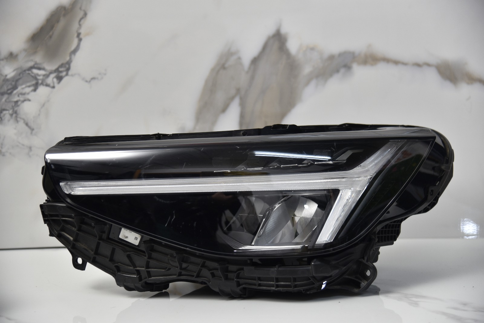 Farol Dianteiro Esquerdo LED Volvo XC40 (X01) (2018–2023)