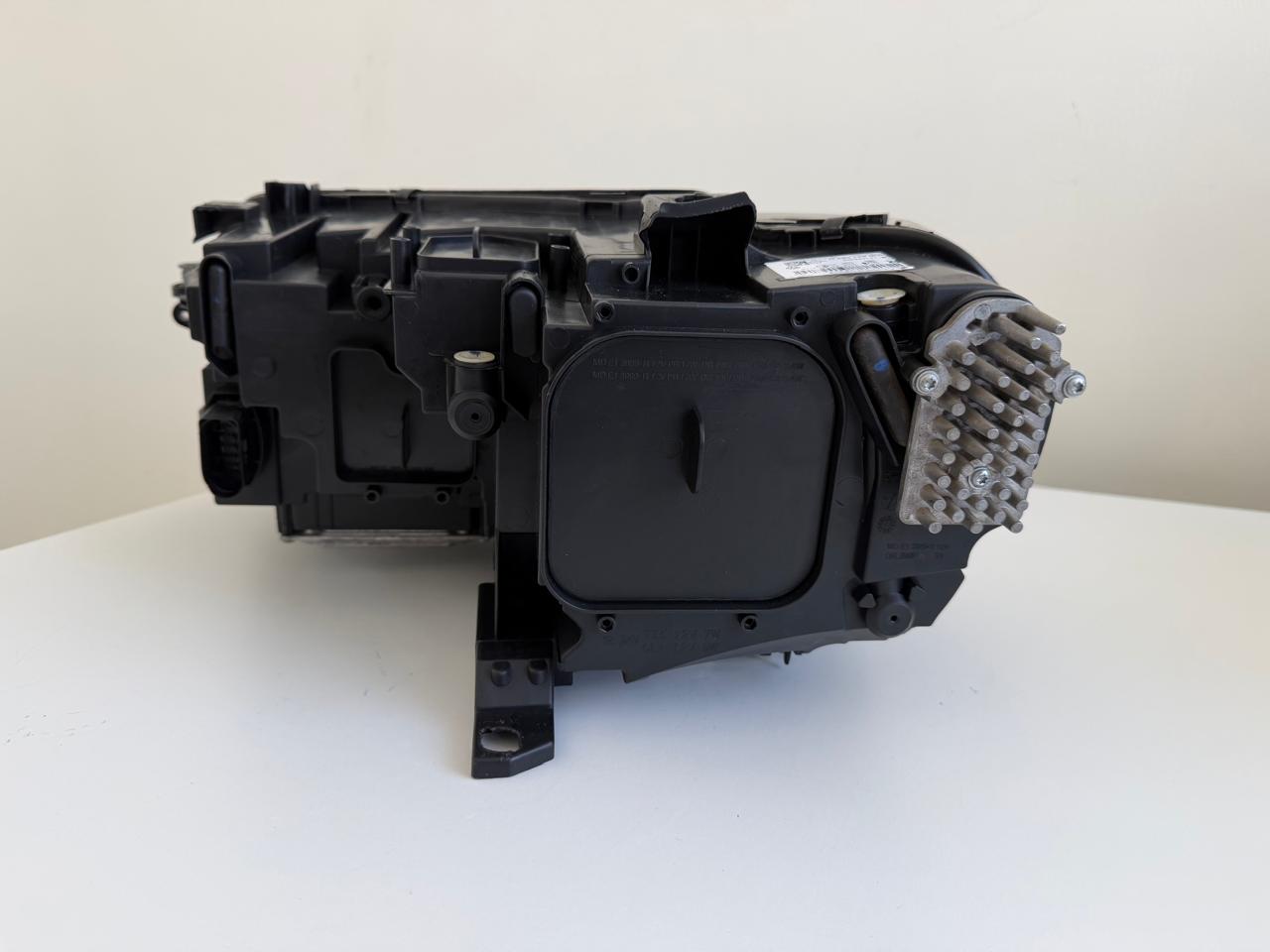 Farol Dianteiro Direito LED / AFS Volkswagen Tiguan (AD1 / 2ª Geração) (2016–2020)