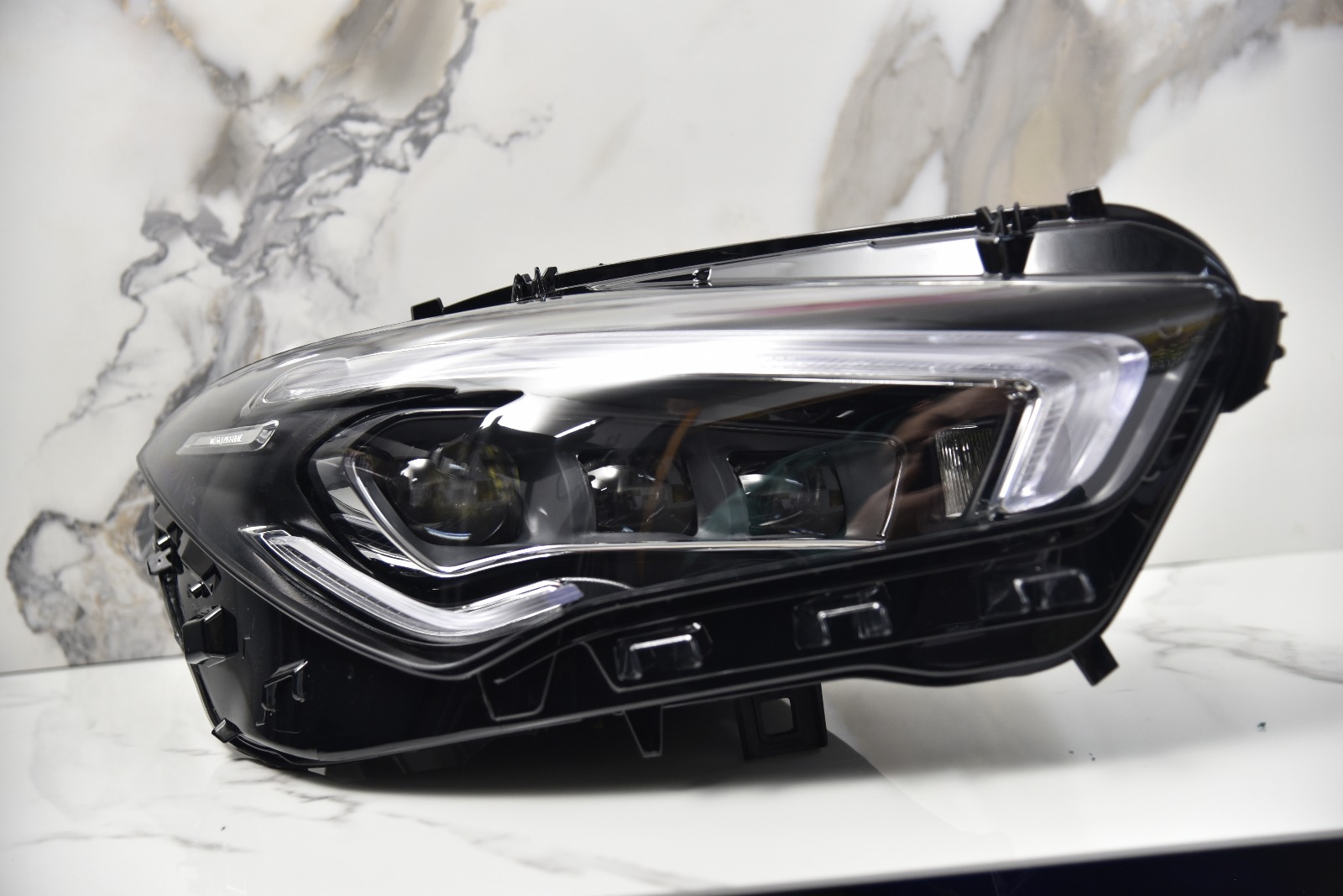 Farol Dianteiro Direito LED Mercedes-Benz CLA (C118 / X118) (2019–2023)