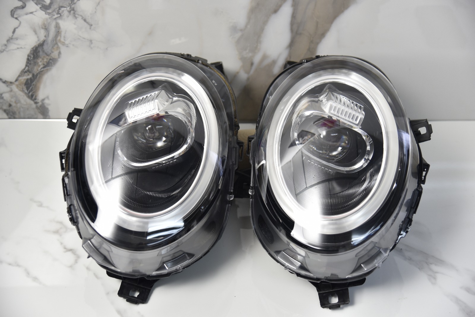 Farol Dianteiro Direito LED  MINI Cooper (F55 / F56 / F57) (2018–2021)