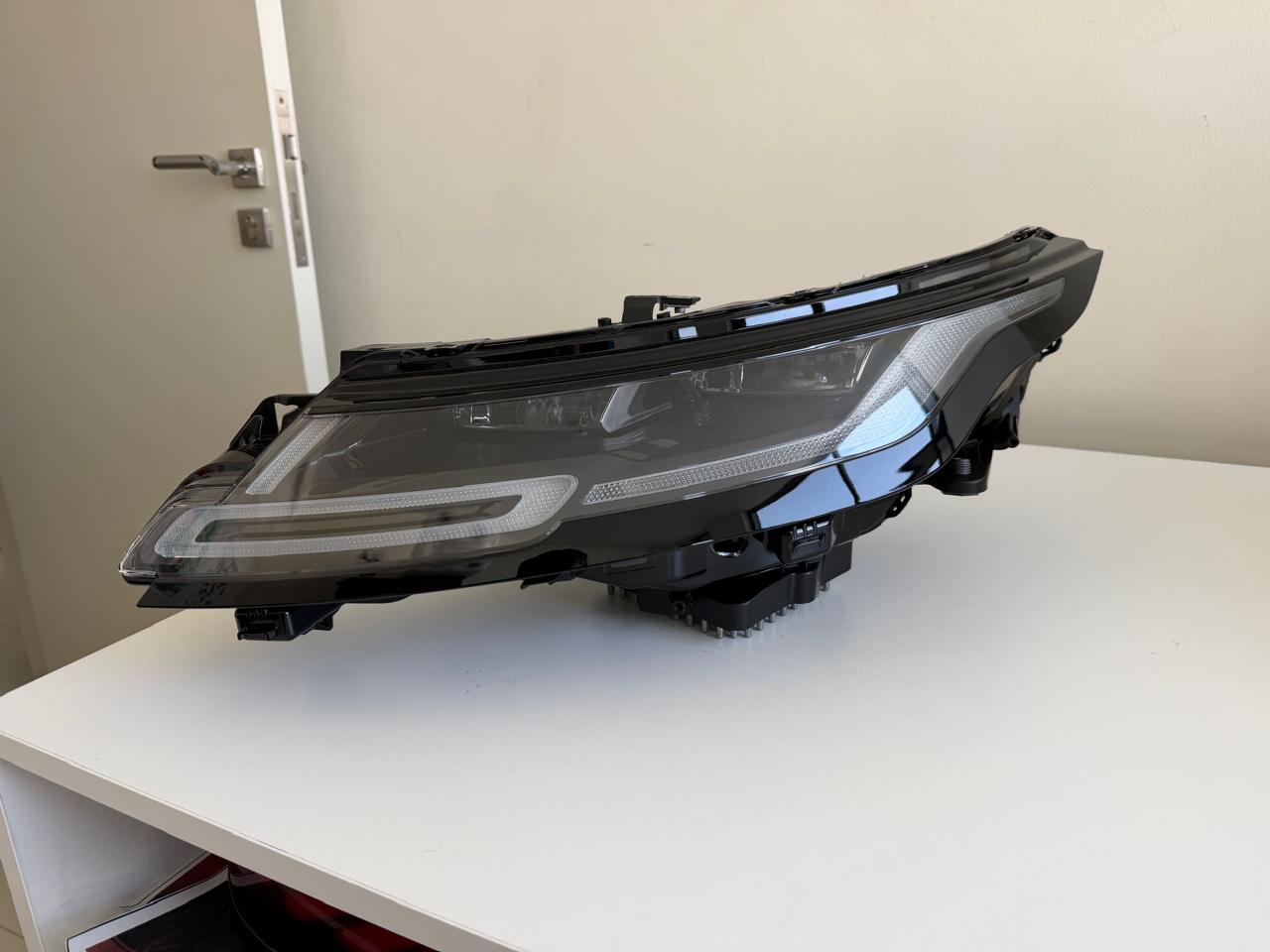 Farol Dianteiro Esquerdo LED Land Rover Range Rover Evoque II (L551)