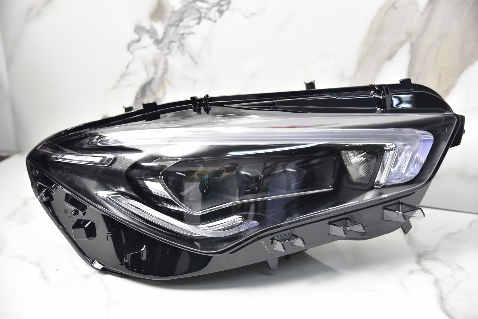 Farol Dianteiro Direito LED Mercedes-Benz CLA (C118 / X118) (2019–2023)