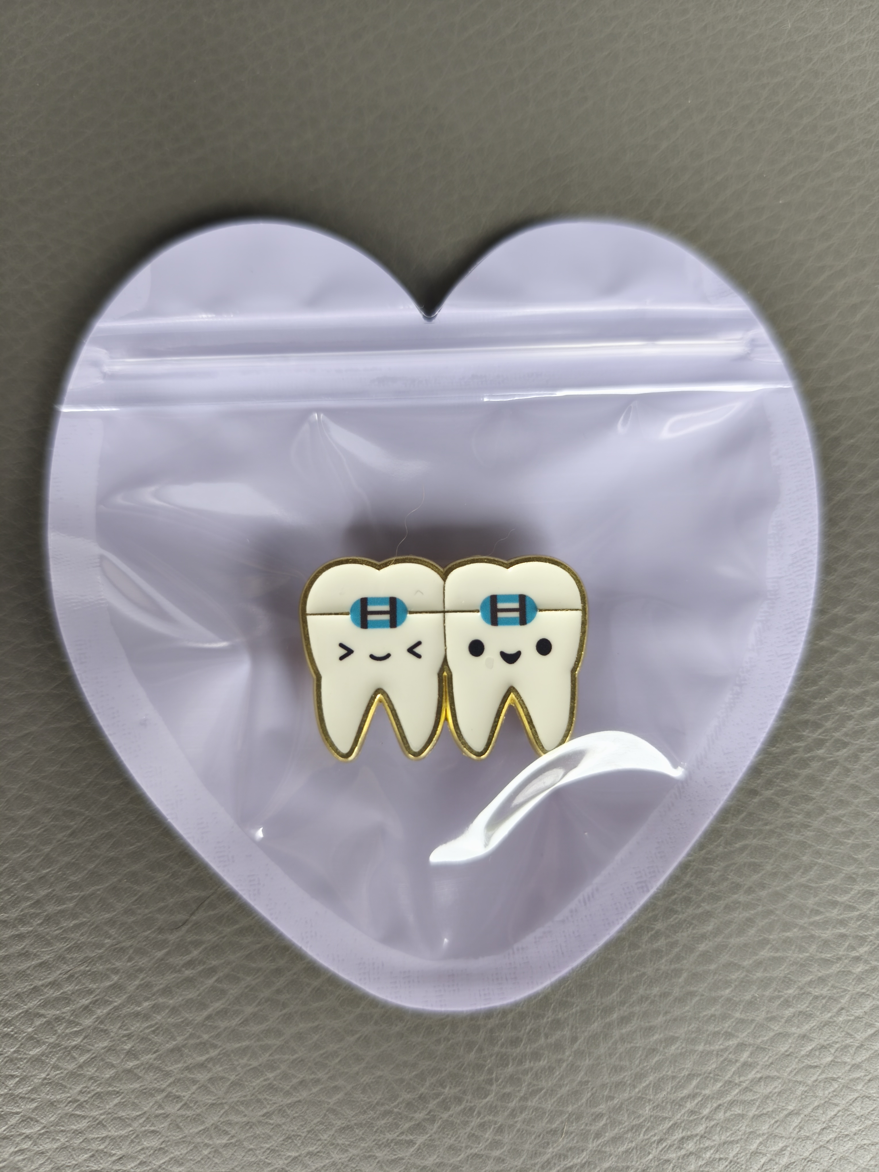 Pins de Dente Sorridente