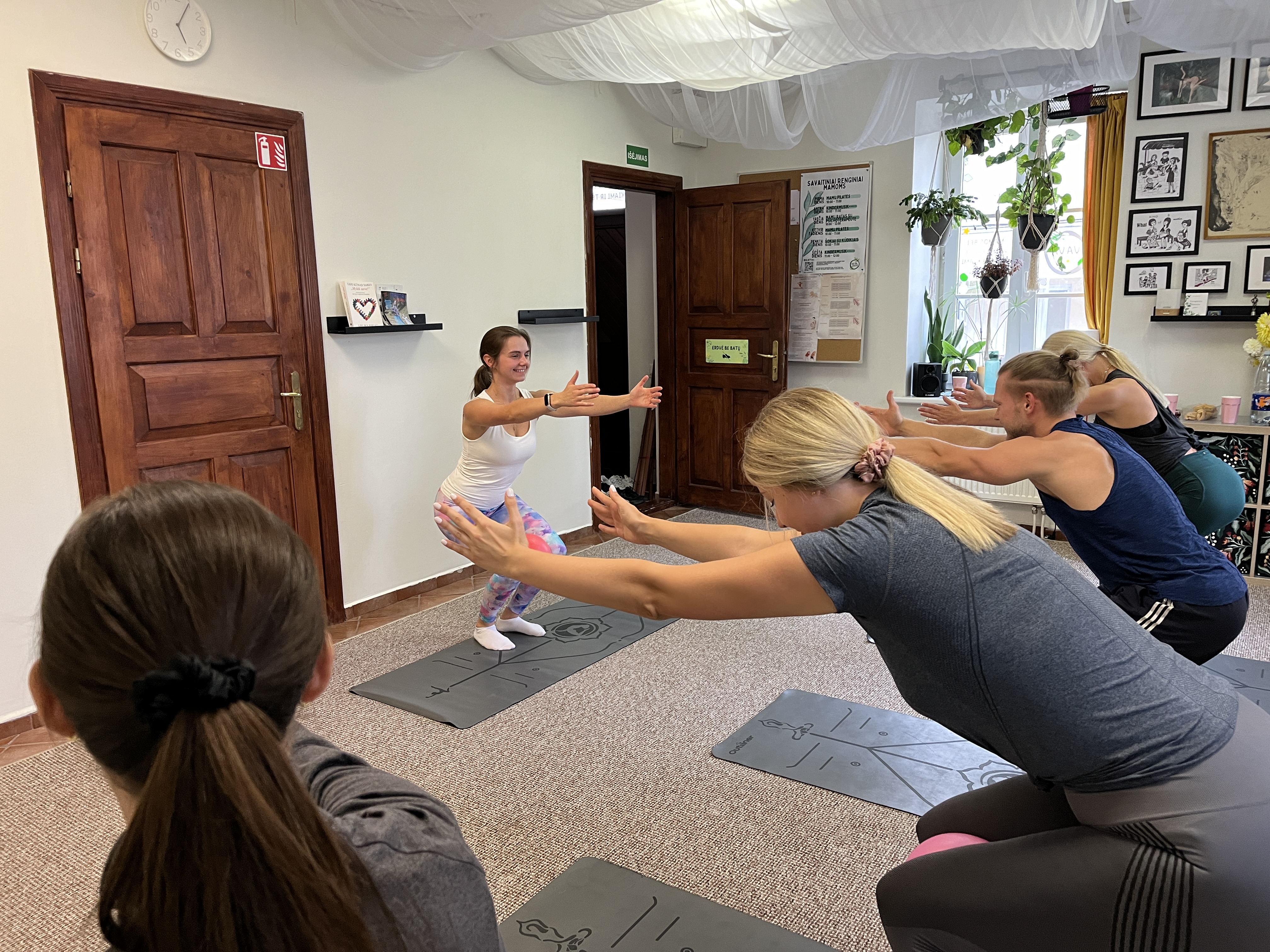Grupinis užsiėmimas "Labo ryto mankšta" (antradieniais, ketvirtadieniais 7.00 val.)