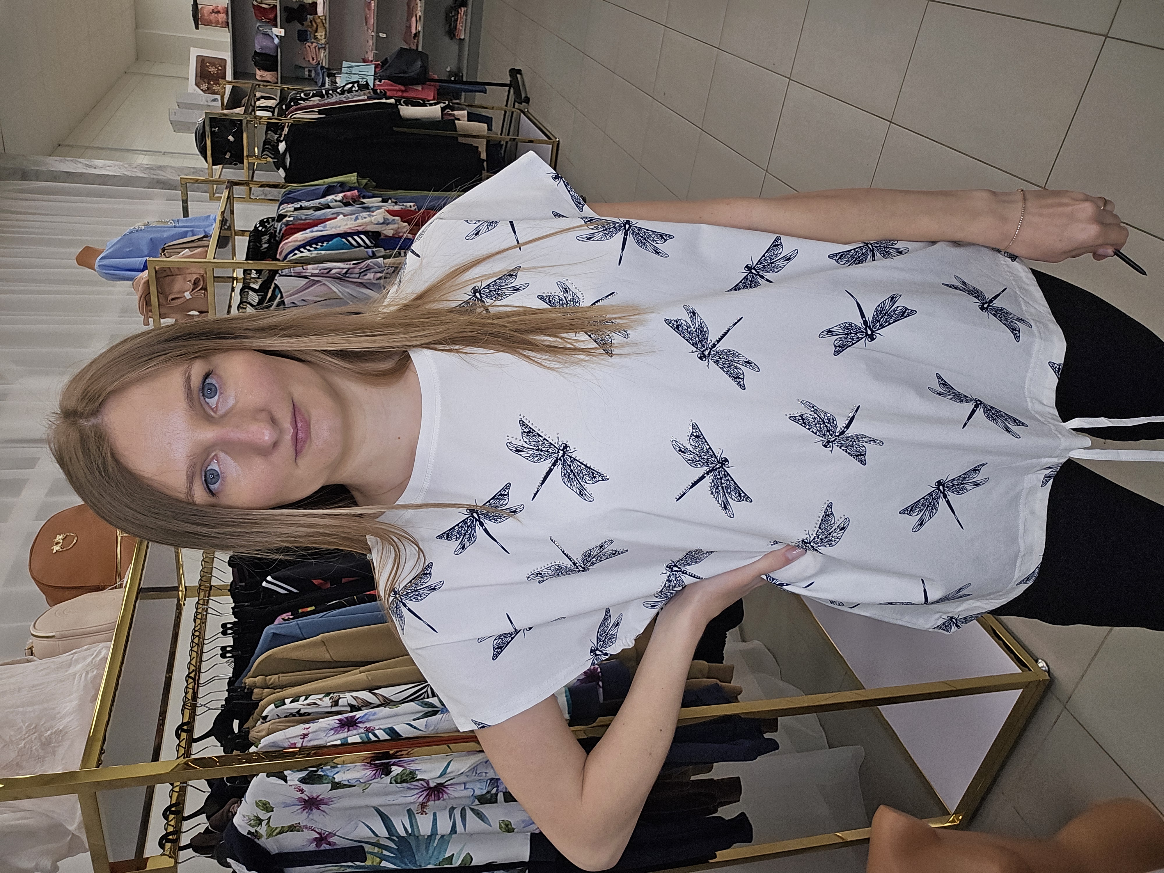 Maikutė su laumžirgiais