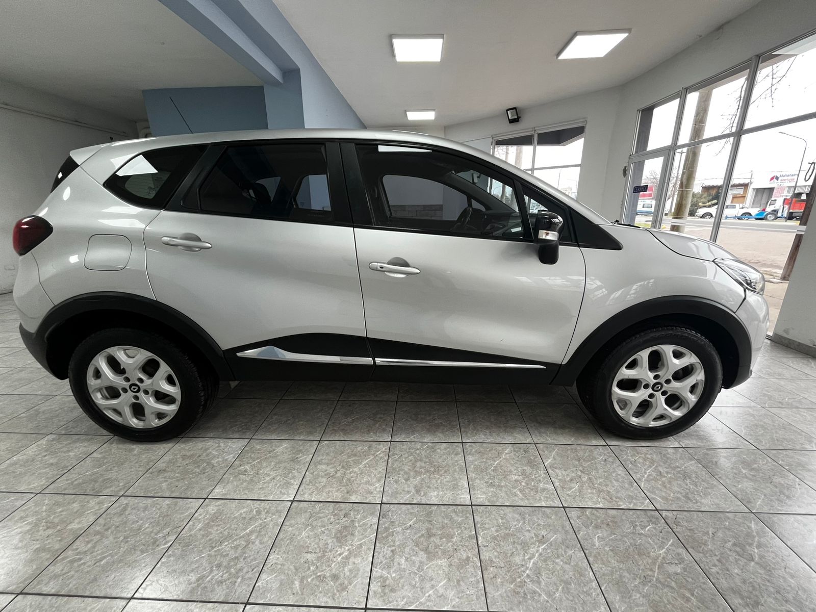 RENAULT CAPTUR ZEN - 2017 (VENDIDA)