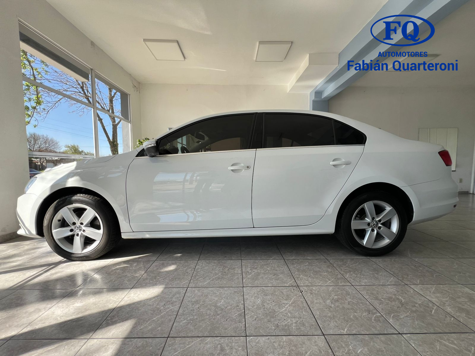 Volkswagen Vento Luxury Tiptronic 2015