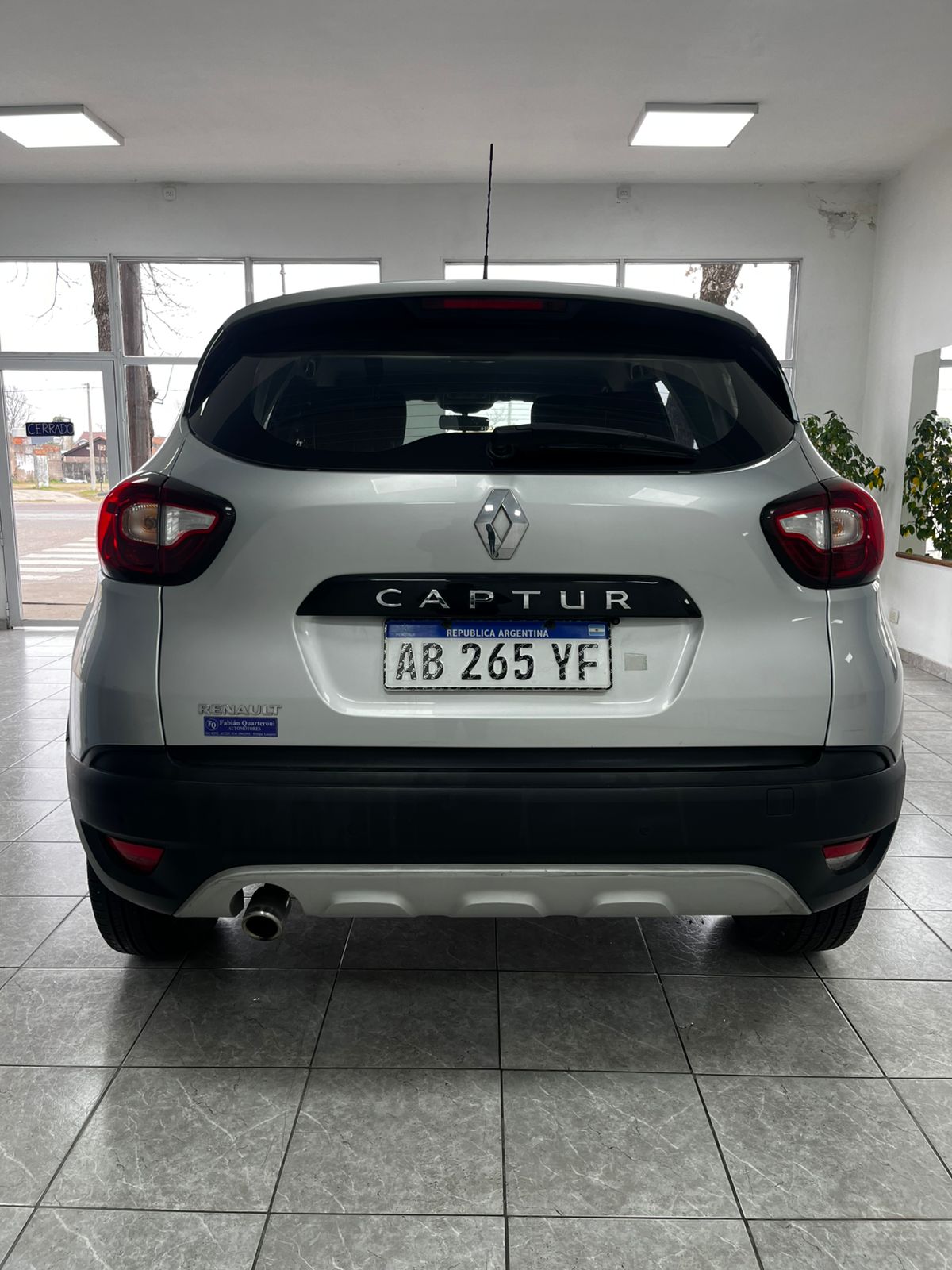 RENAULT CAPTUR ZEN - 2017 (VENDIDA)