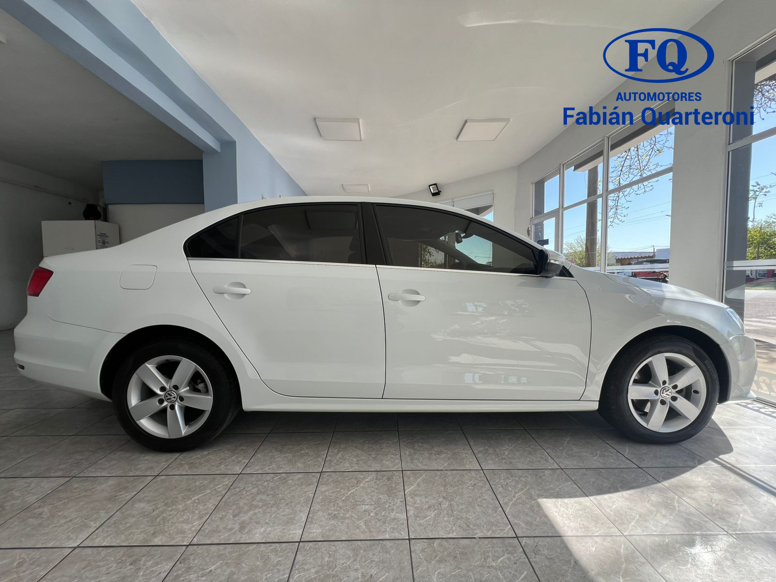 Volkswagen Vento Luxury Tiptronic 2015