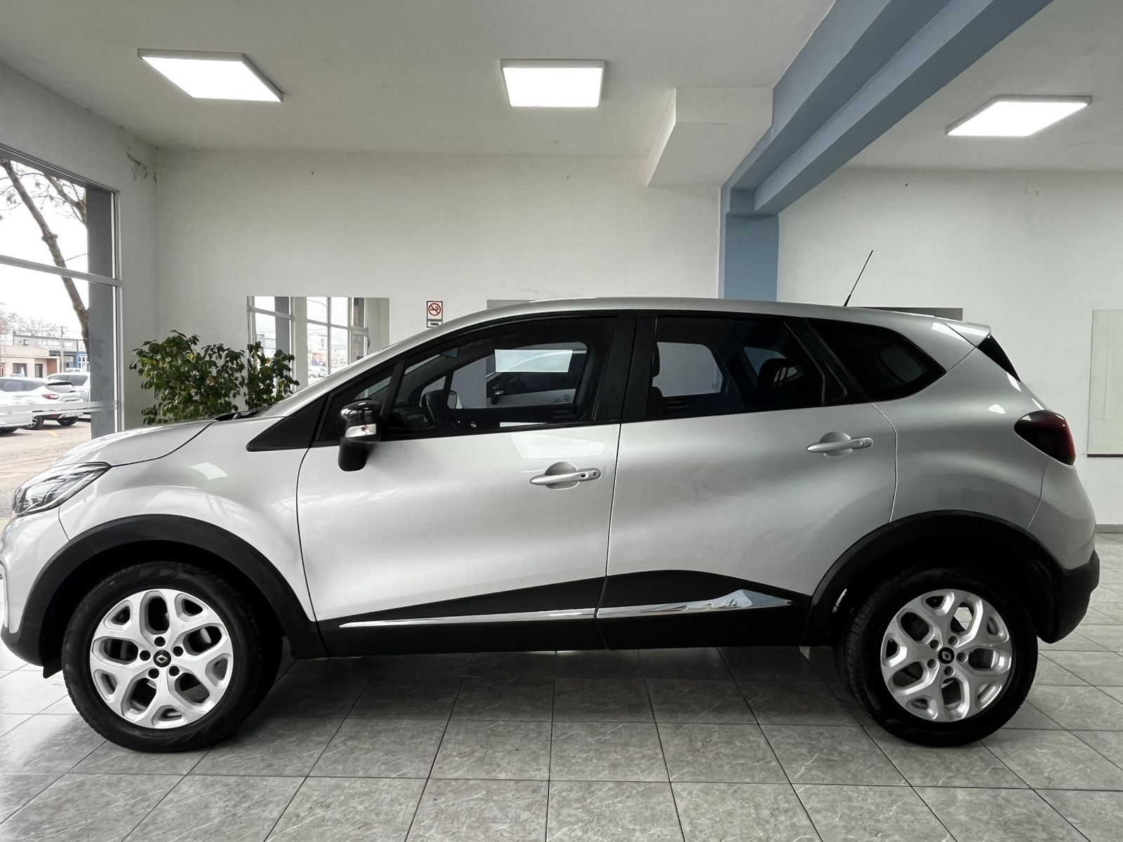 RENAULT CAPTUR ZEN - 2017 (VENDIDA)