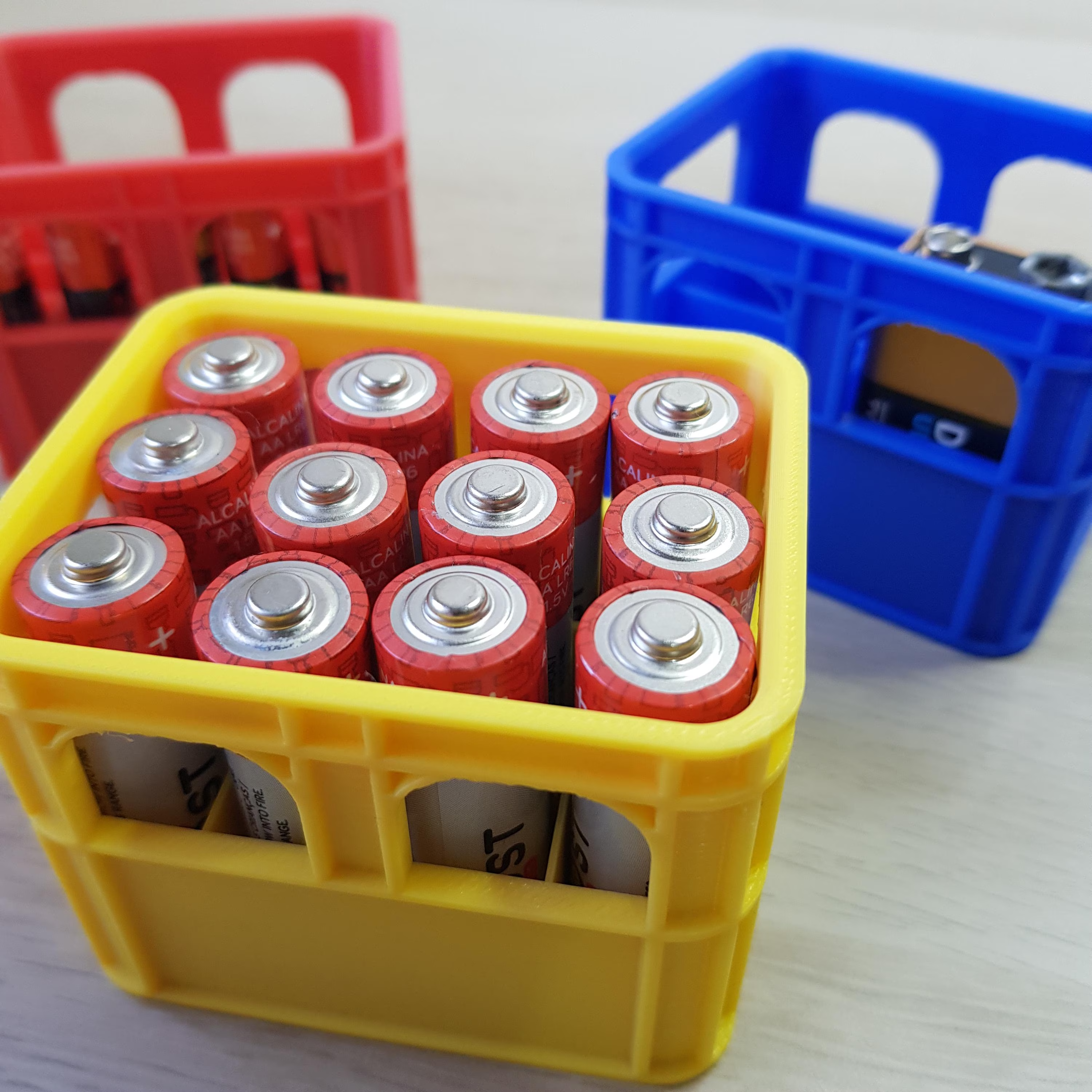 Mini caixa de bebidas impressa em 3D para pilhas AA, AAA, AAAA, 9V, C, D