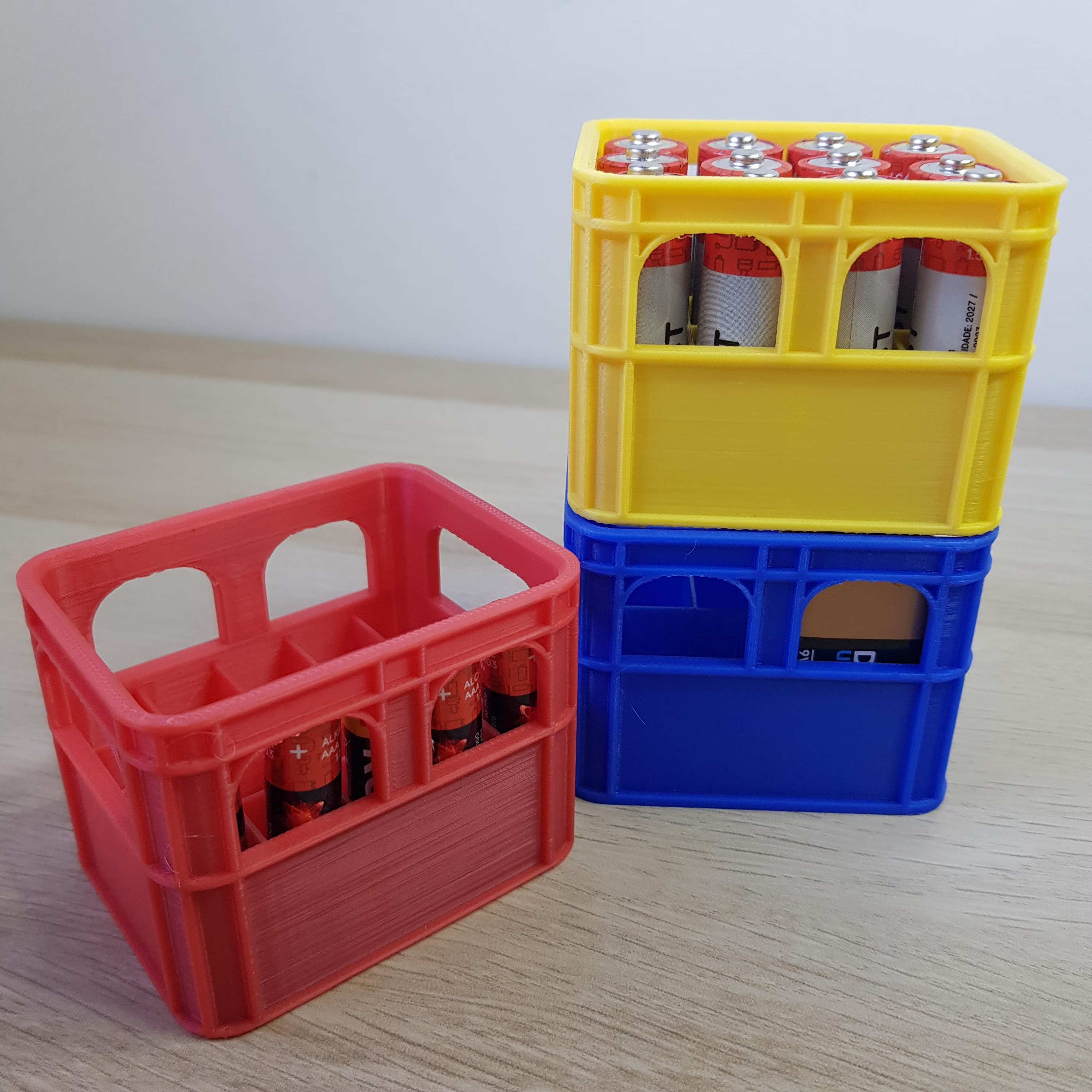 Mini caixa de bebidas impressa em 3D para pilhas AA, AAA, AAAA, 9V, C, D