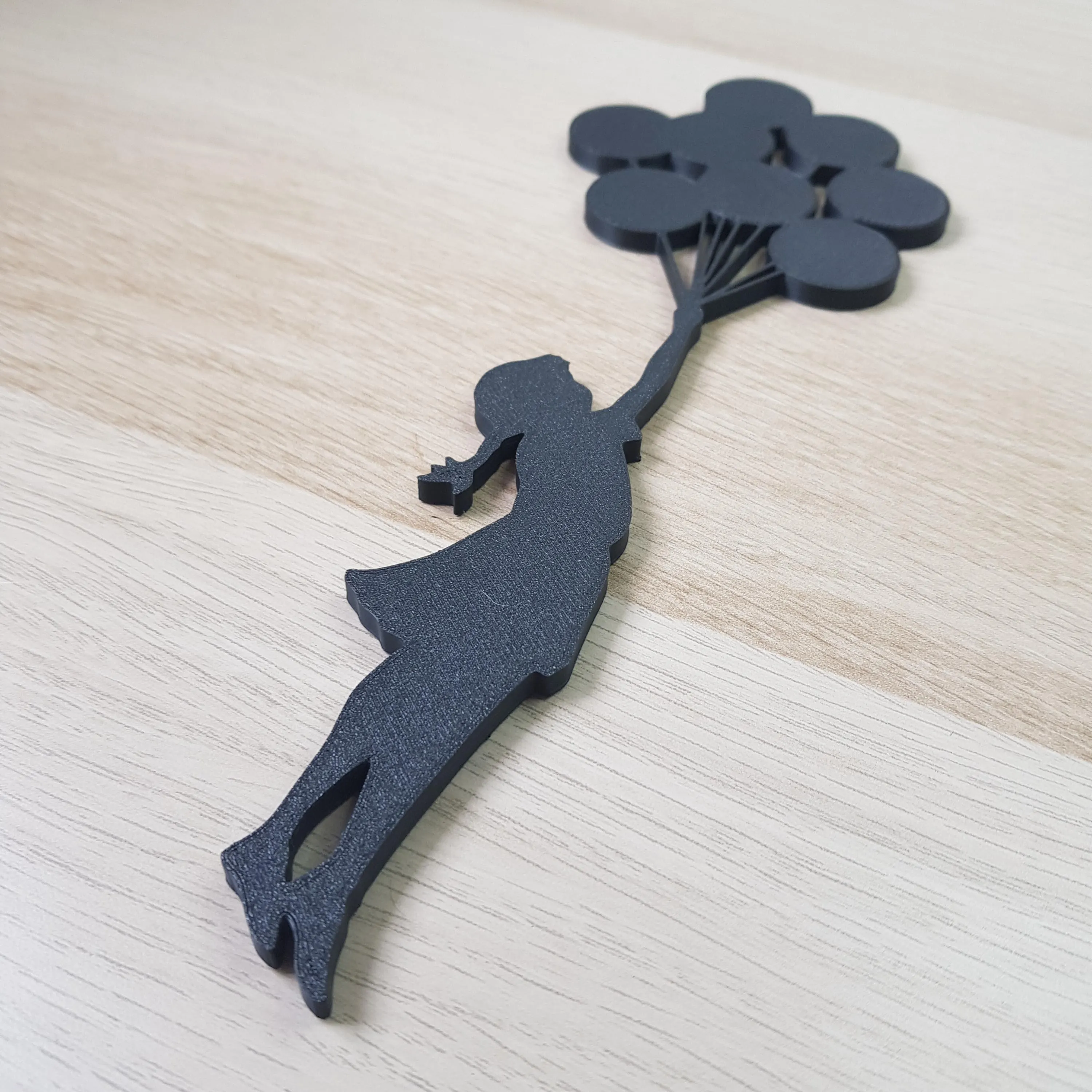 Enfeite de parede menina com balões