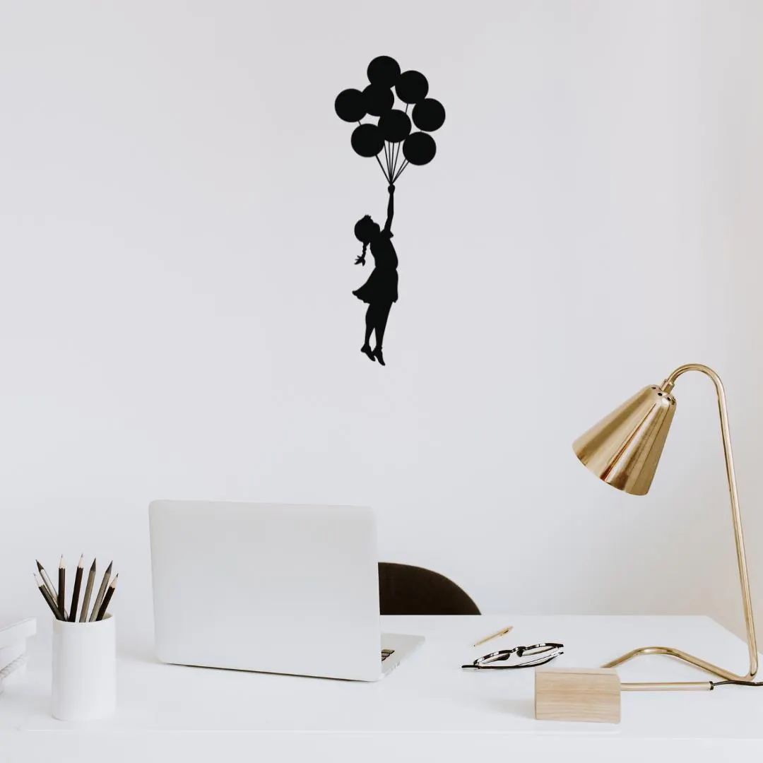 Enfeite de parede menina com balões