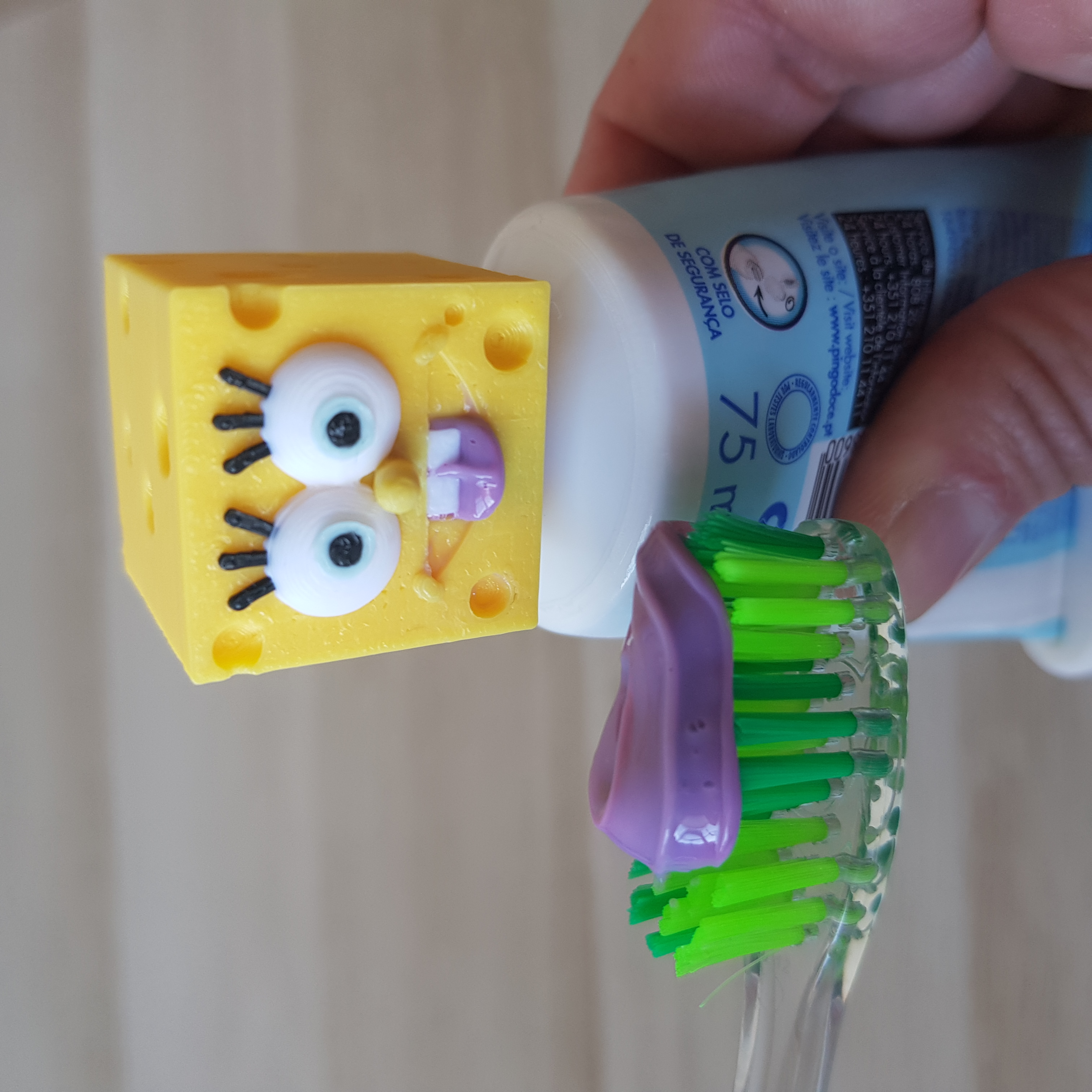 Topo de pasta de dentes Bob Esponja Calça Quadrada