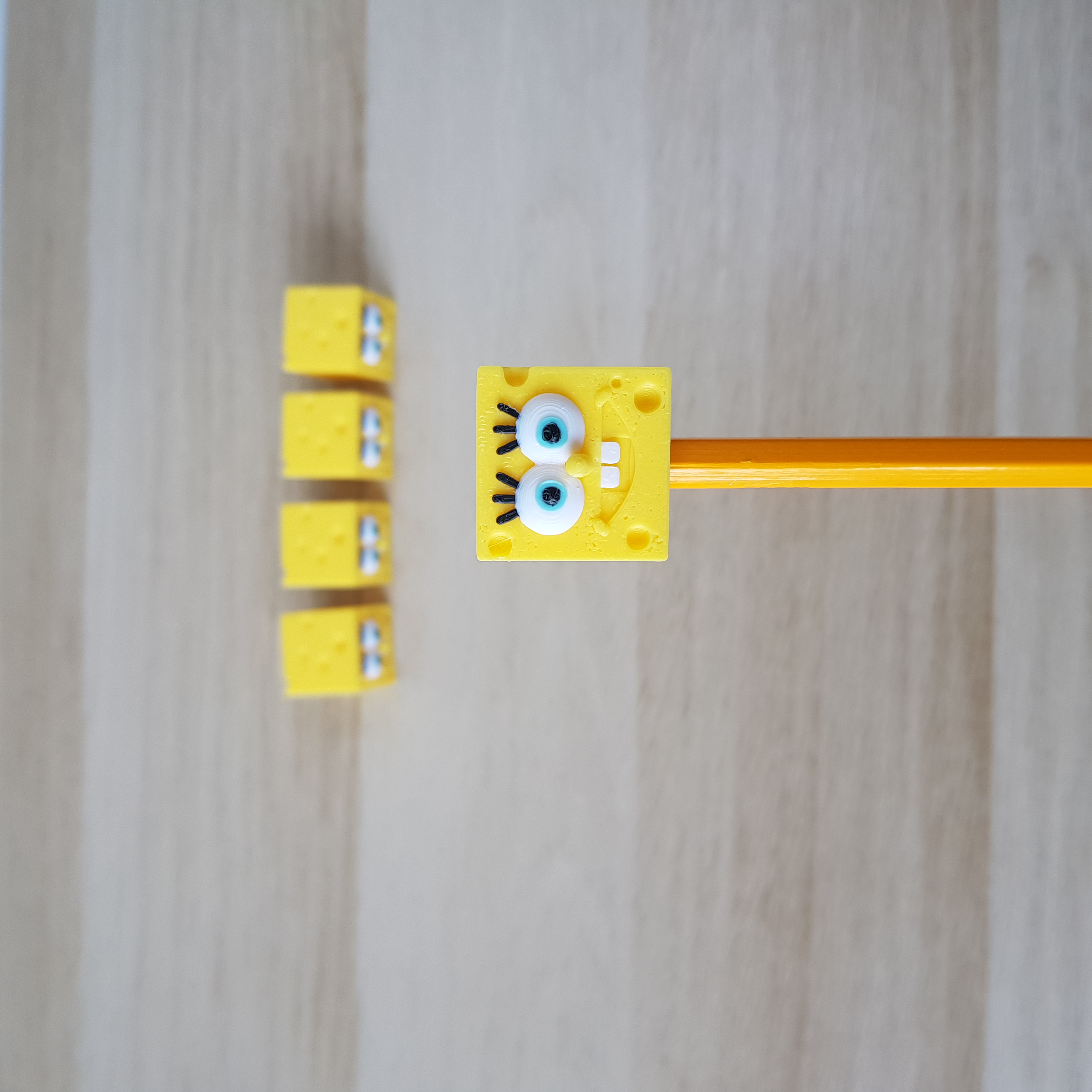 Topo de Lápis e Caneta do Bob Esponja