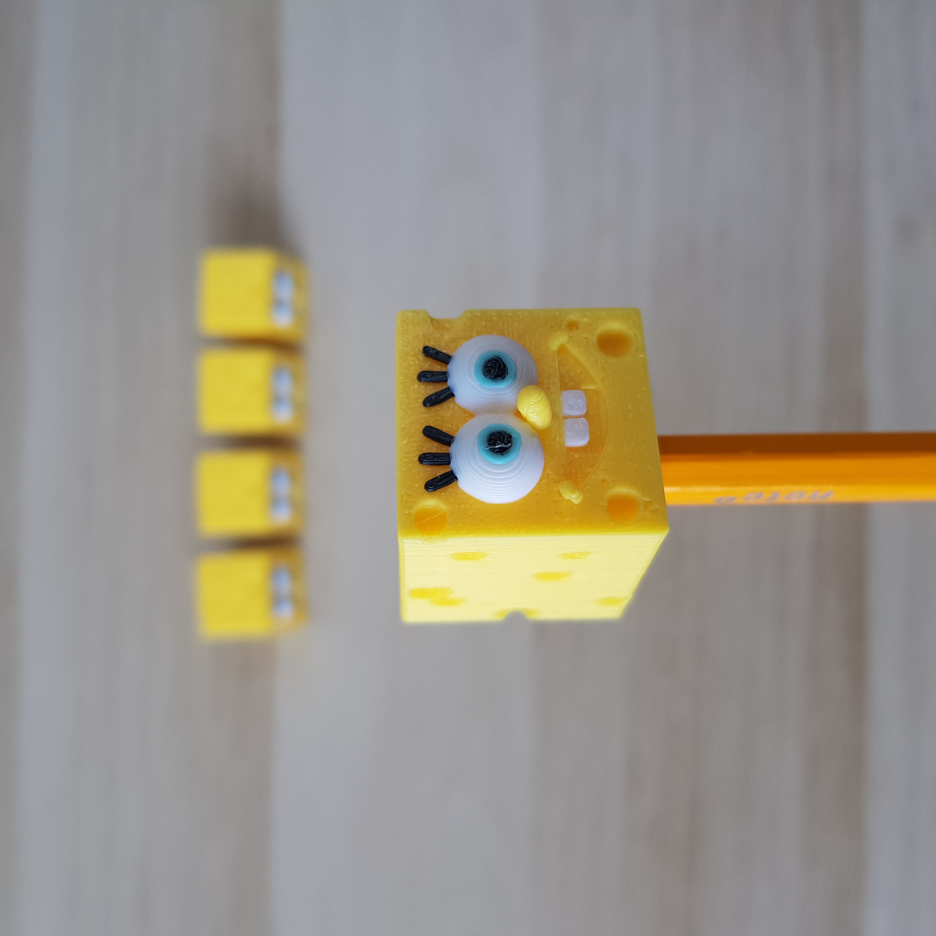 Topo de Lápis e Caneta do Bob Esponja