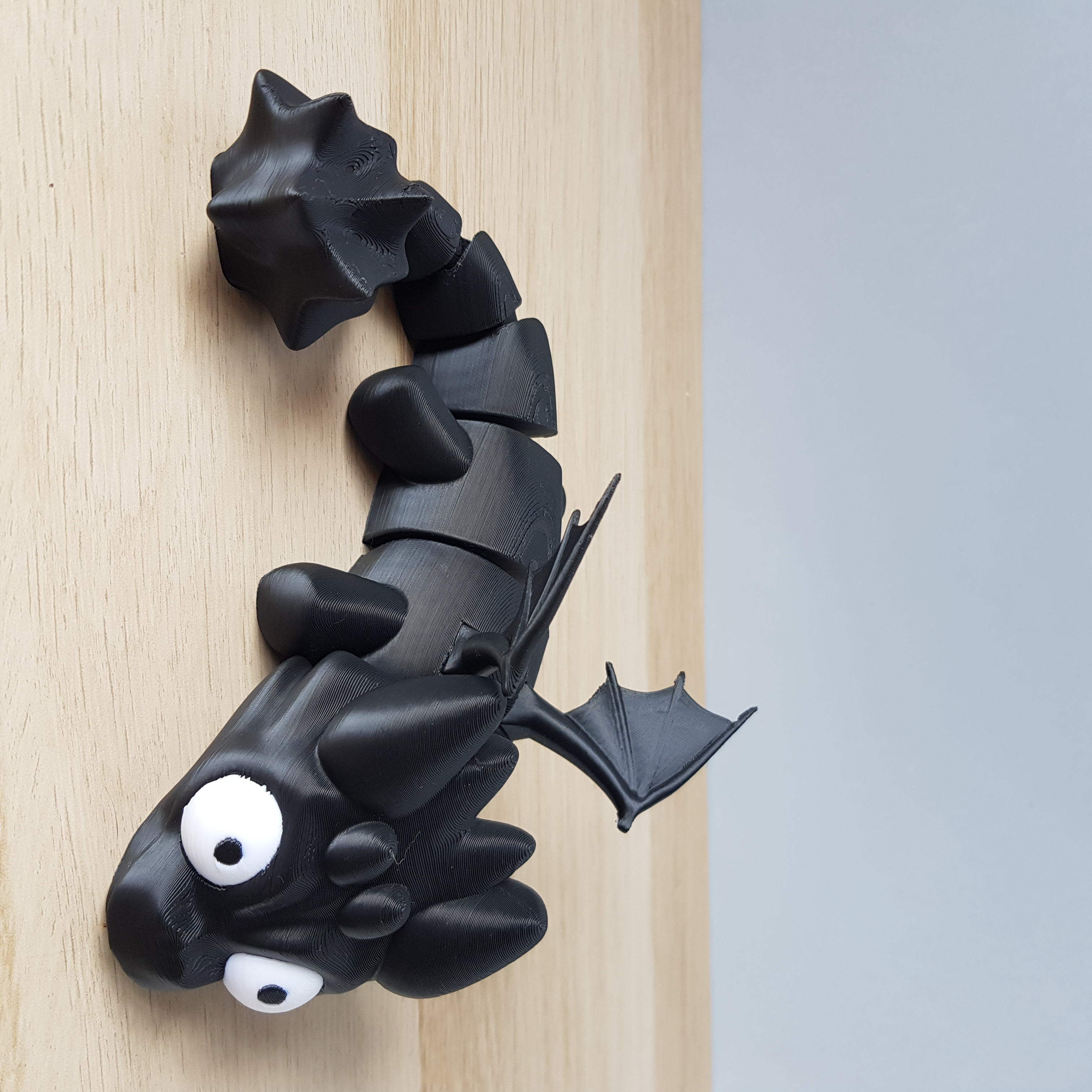 Dragão preto articulado anti-stress impresso em 3D