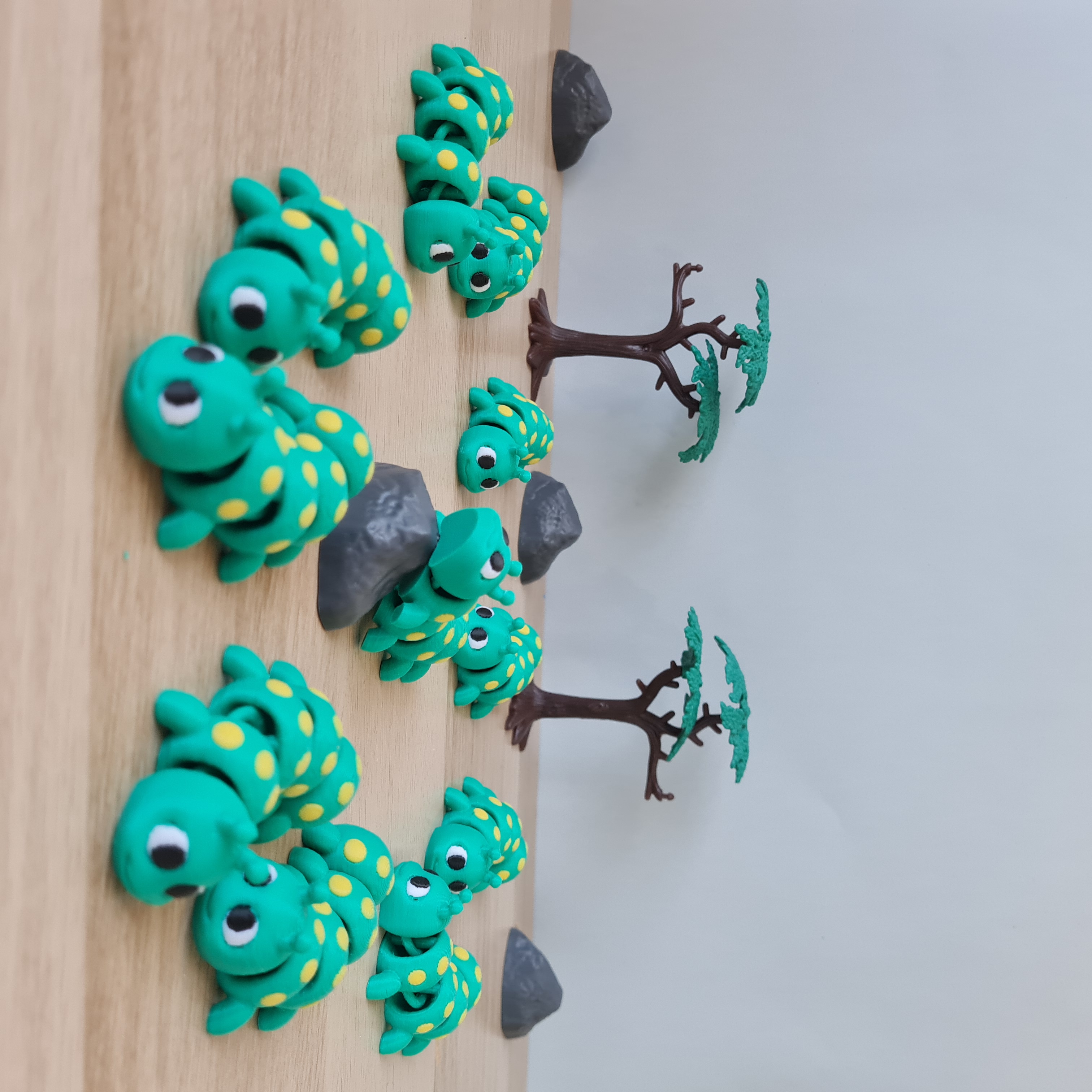 Lagarta Articulada Impressa em 3D – Fofura Antiestresse e Sustentável!